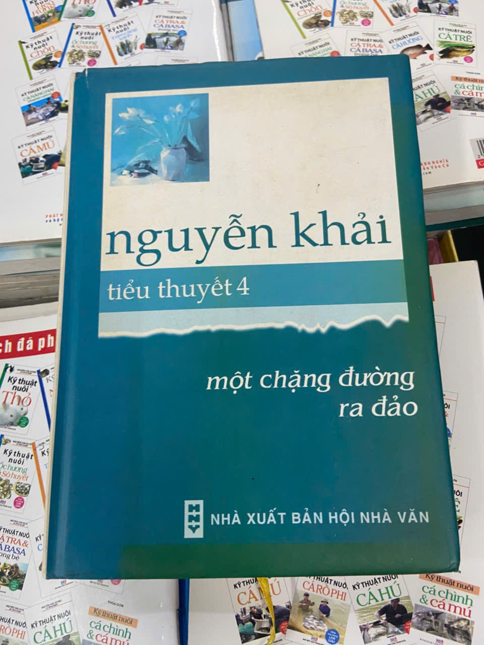 Nguyễn Khải tiểu thuyết 4: Một chặng đường ra đảo Sách văn học VAVO1004