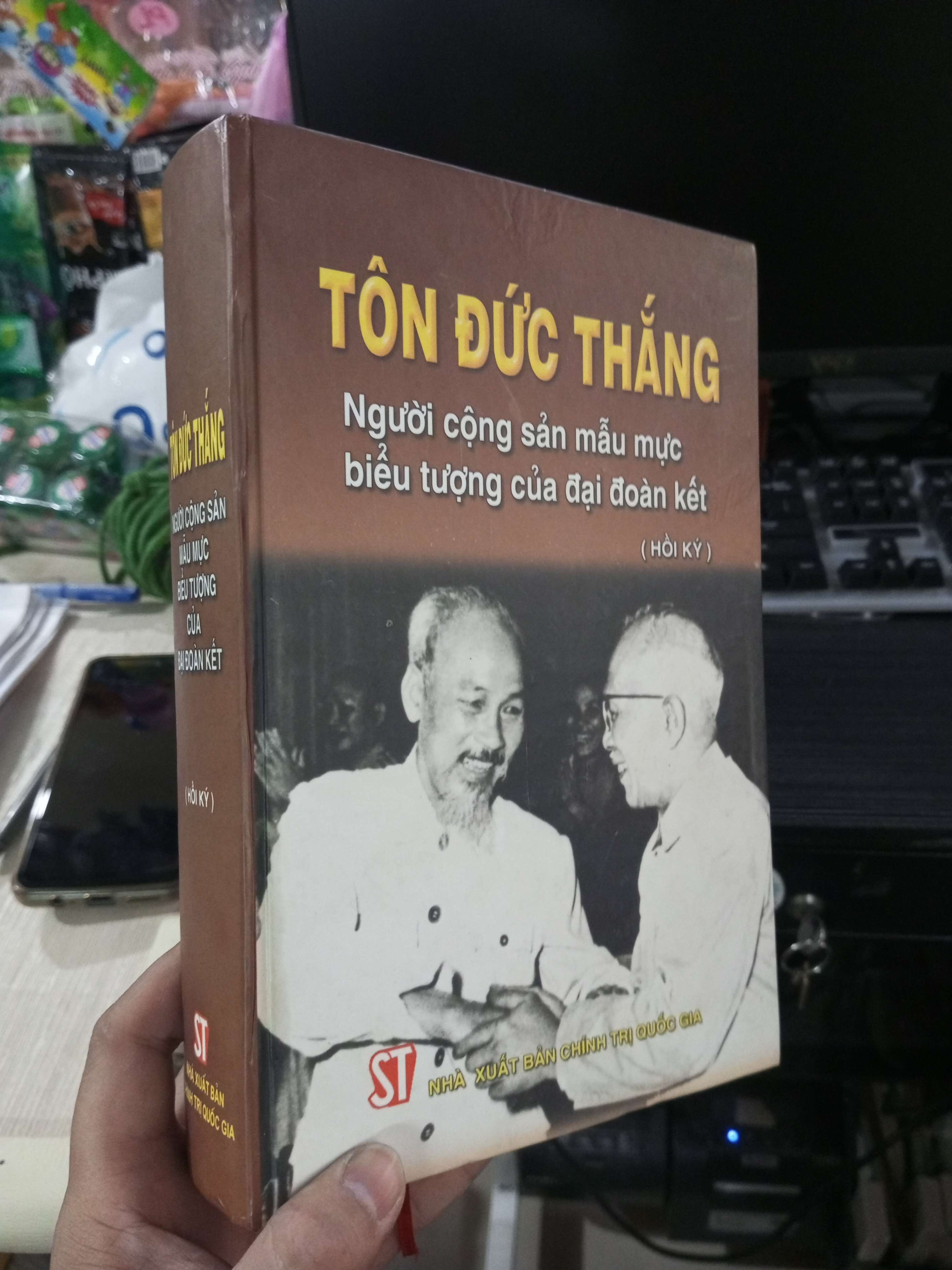 Tôn Đức Thắng Người Cộng Sản Mẫu Mực Biểu Tượng Của Đại Đoàn Kết (Hồi Ký) - Nhiều Tác Giả 2004 mới 80% ố nhẹ bìa cứng Lịch sử Việt Nam HCM1004 (NSX)