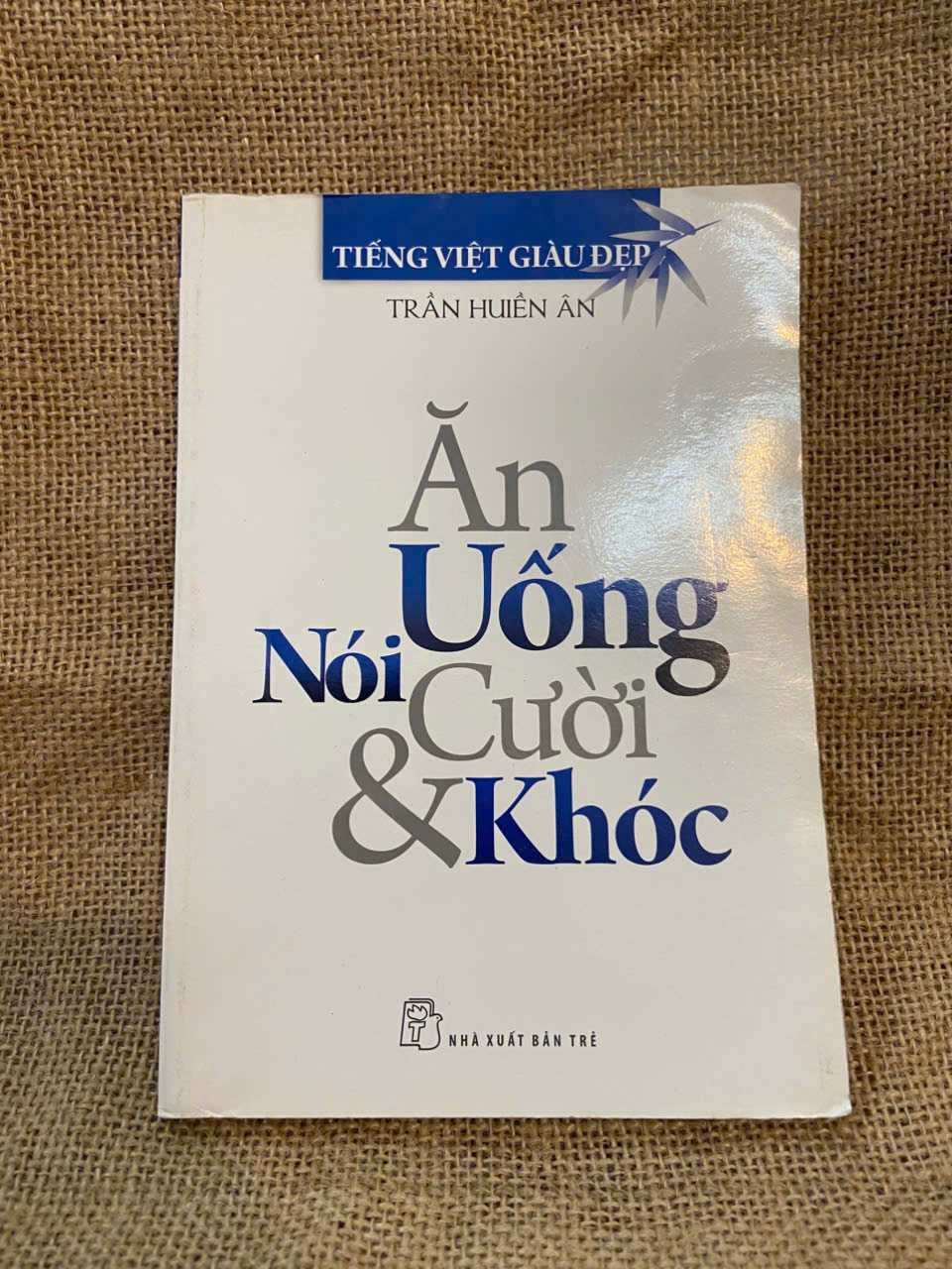 Ăn Uống Nói Cười & Khóc - Trần Huiền Ân 2013 mới 90% Sách chuyên khảo, khảo cứu NSX1004