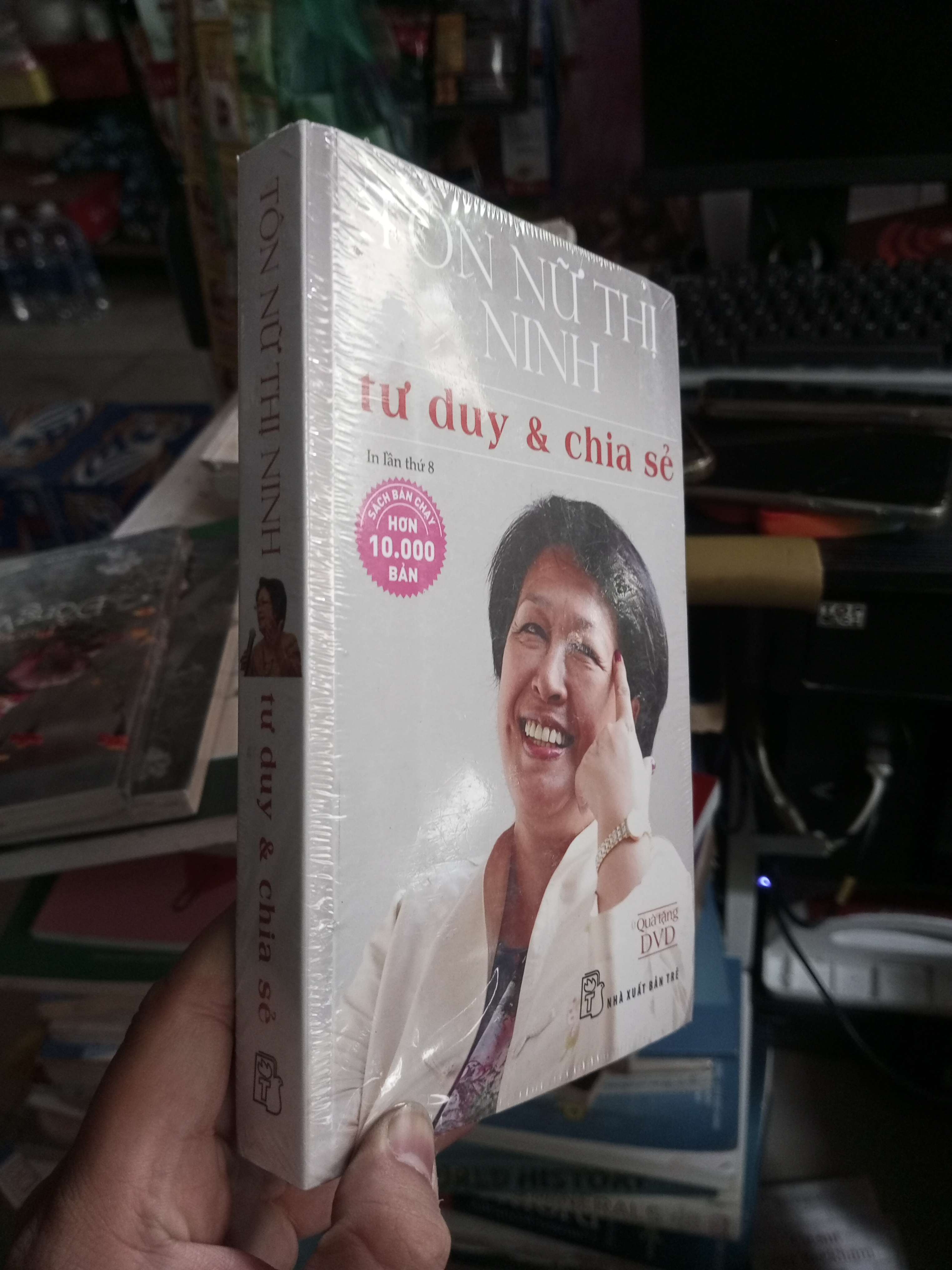 Tư Duy & Chia Sẻ - Tôn Nữ Thị Ninh mới 90% ố còn seal kèm đĩa Sách văn học HCM1004 (NSX) (NSX)