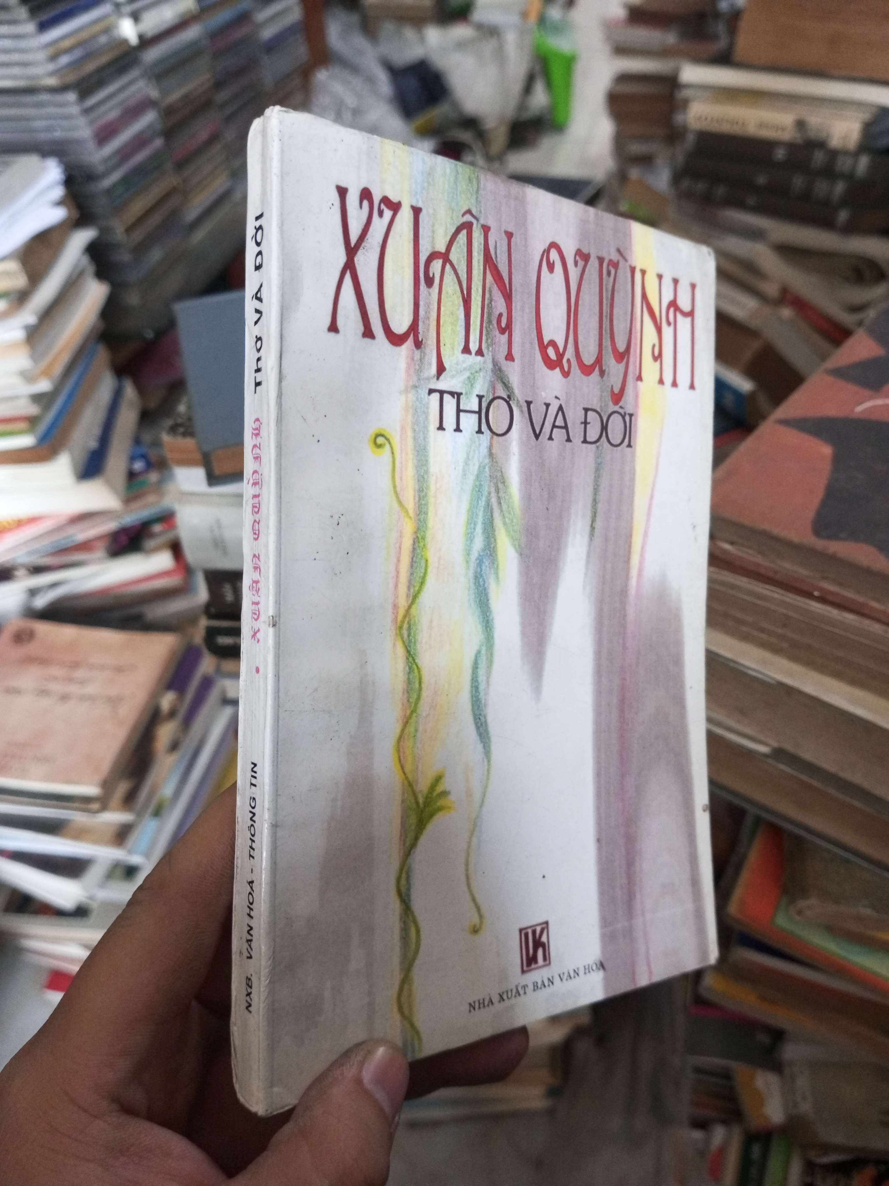 Xuân Quỳnh thơ và đời 1998 bìa đẹp Văn học Việt Nam KSX1004