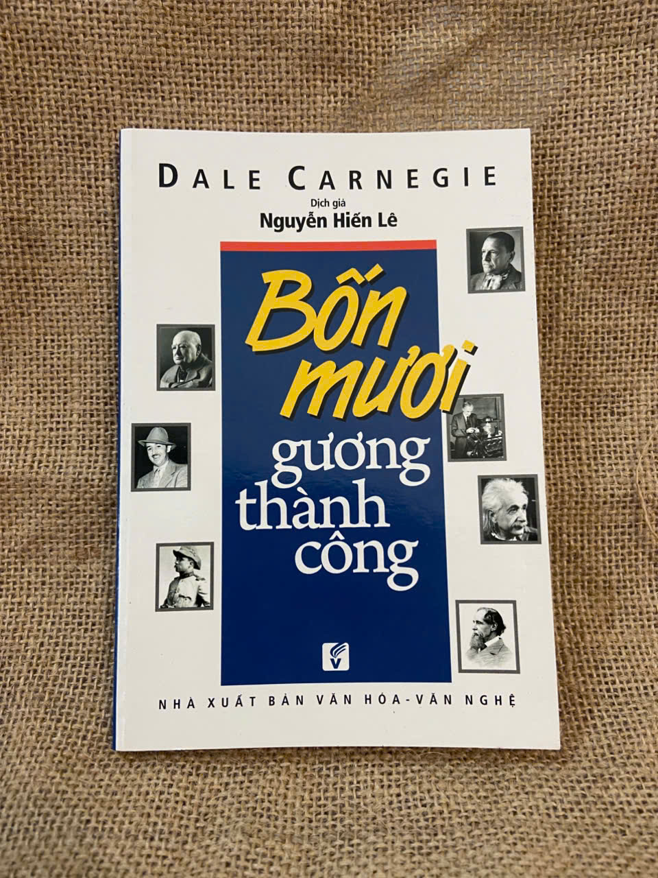 Bốn mươi gương thành công - Dale Carnegie 2017 mới 90% có chữ ký của chủ sở hữu cũ Kỹ năng sống NSX1004