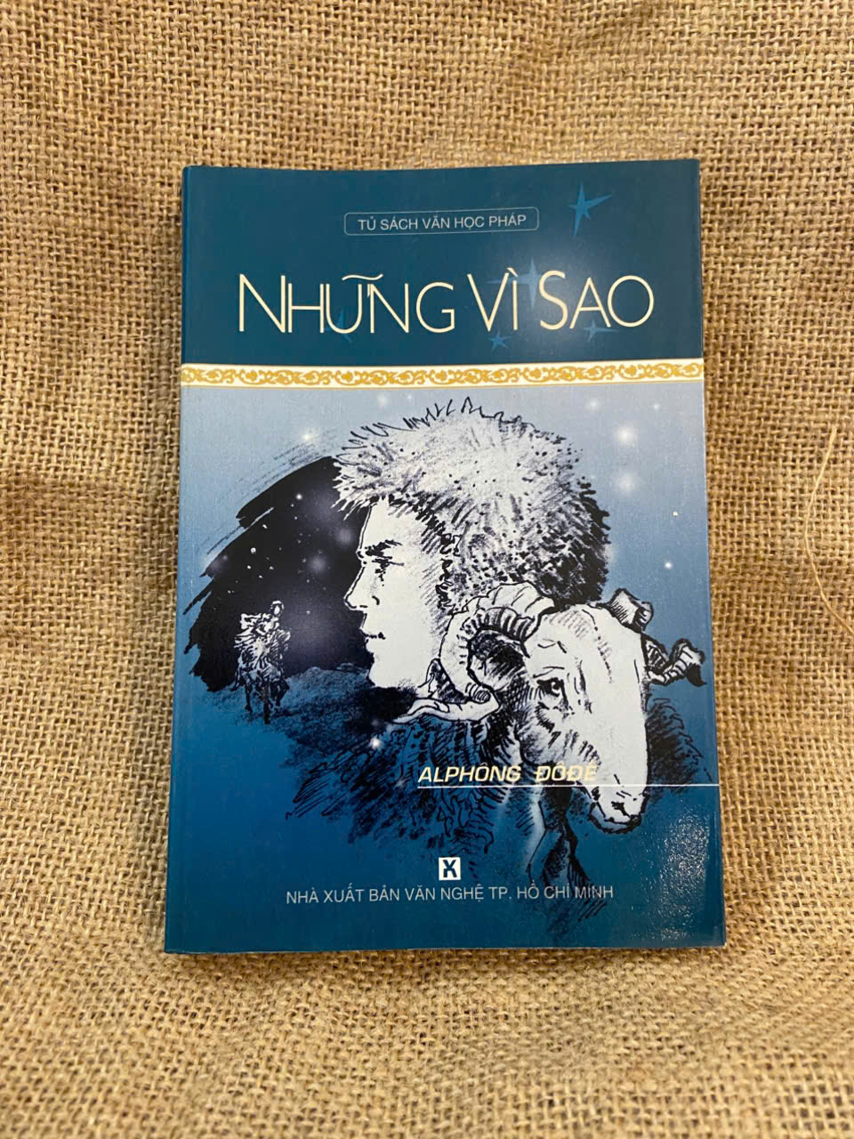 Những vì sao - Alphonse Daudet 2000 mới 80% ố vài điểm, có chữ ký và note của chủ cũ, không ảnh hưởng nội dung Văn học nước ngoài NSX1004