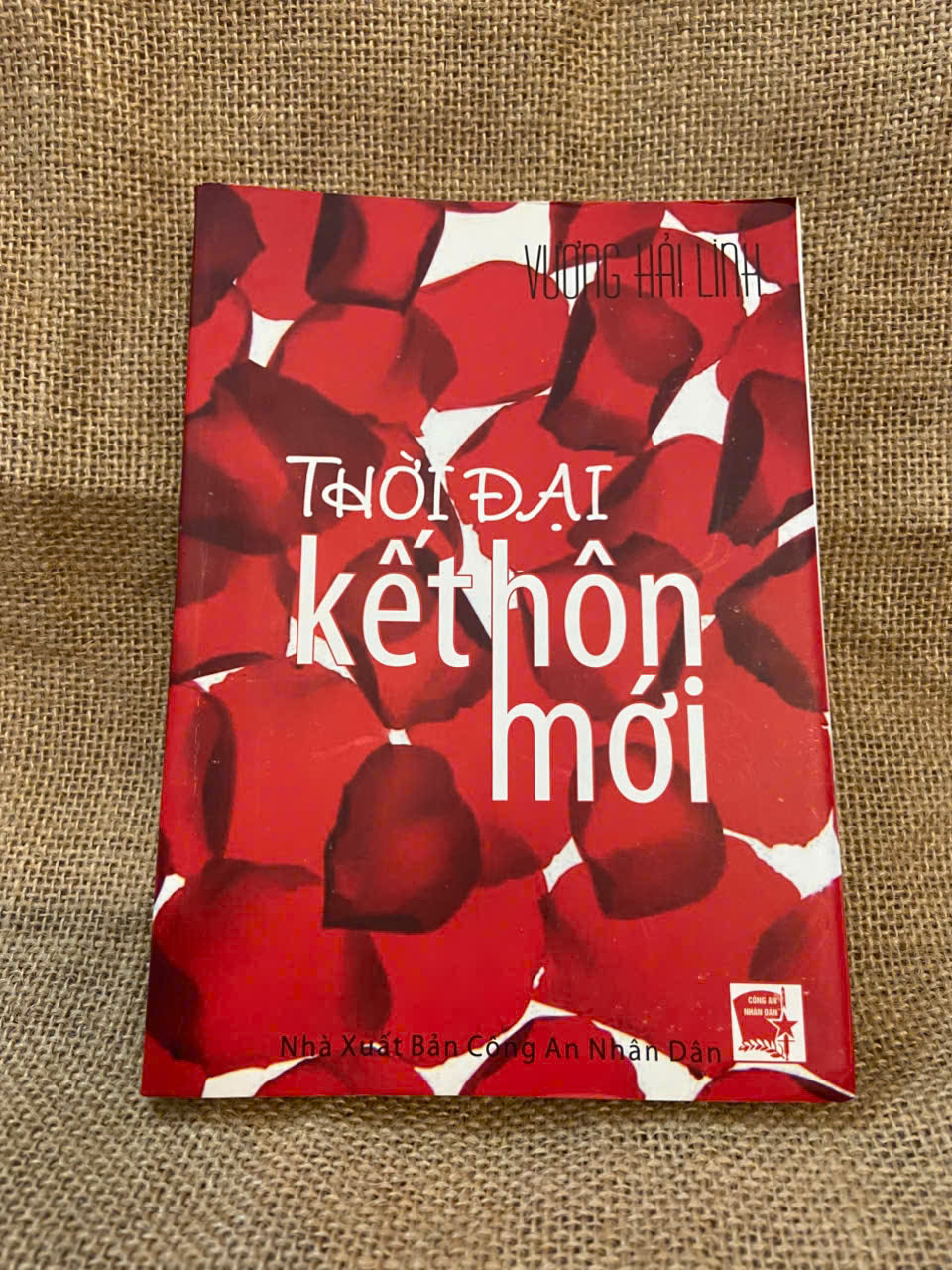 Thời đại kết hôn mới - Vương Hải Linh 2010 mới 80% có chữ ký của chủ sở hữu cũ Văn học nước ngoài NSX1004