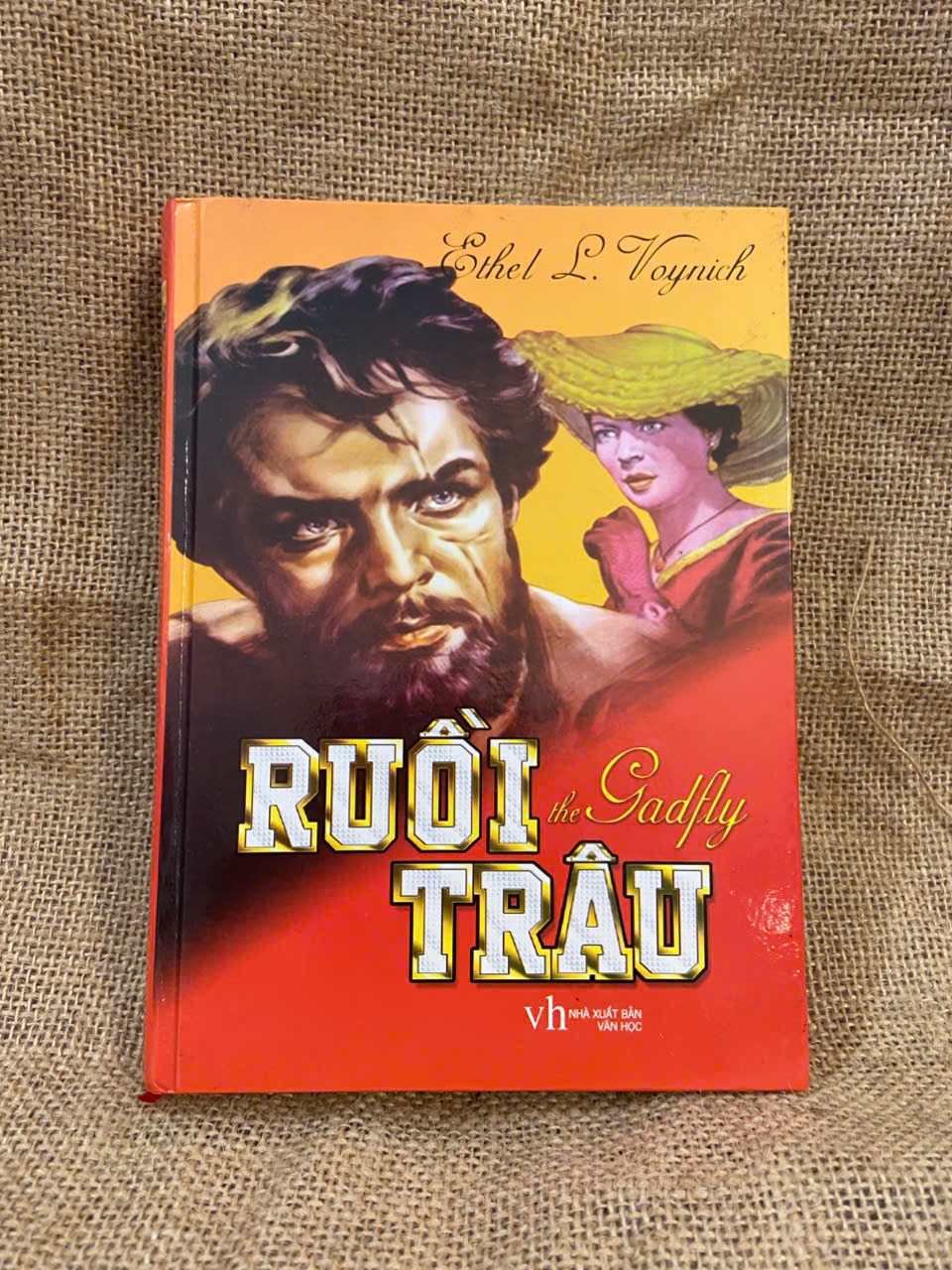 Ruồi trâu - Ethel L.Voynich 2012 mới 80% có chữ ký của chủ sở hữu cũ Văn học nước ngoài NSX1004
