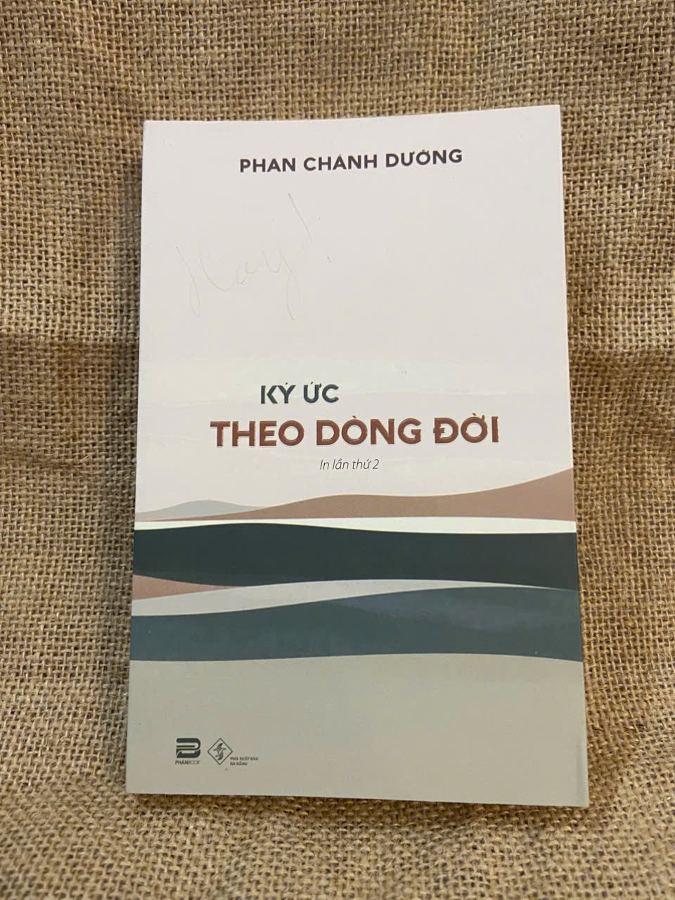 Ký ức theo dòng đời - Phan Chánh Dưỡng 2022 mới 90% có chữ ký và note của chủ cũ, không ảnh hưởng nội dung Văn học Việt Nam NSX1004