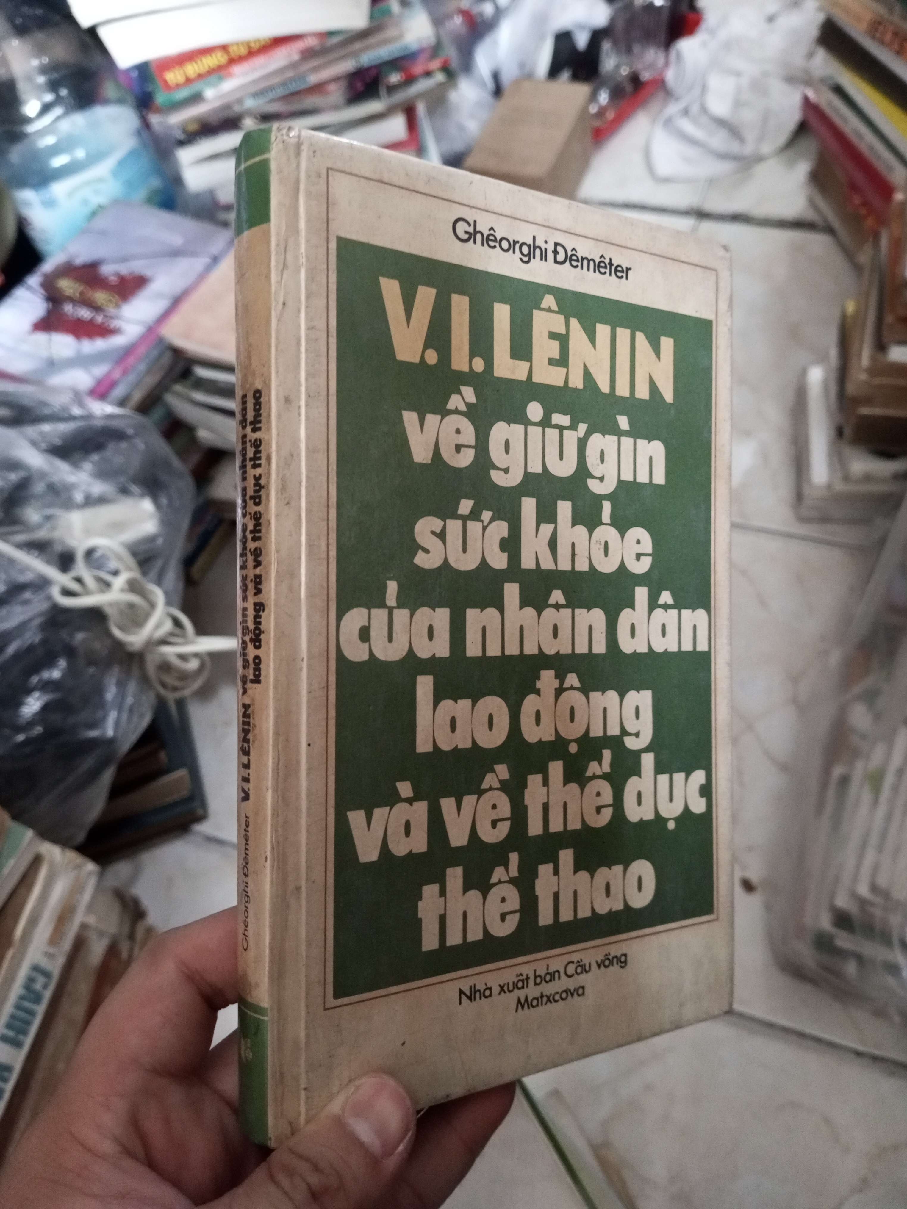 Lê nin về giữ gìn sức khỏe của nhân dân lao động và thể dục thể thao Mới 80% ố bìa cứng Sách kỹ năng KSX1004