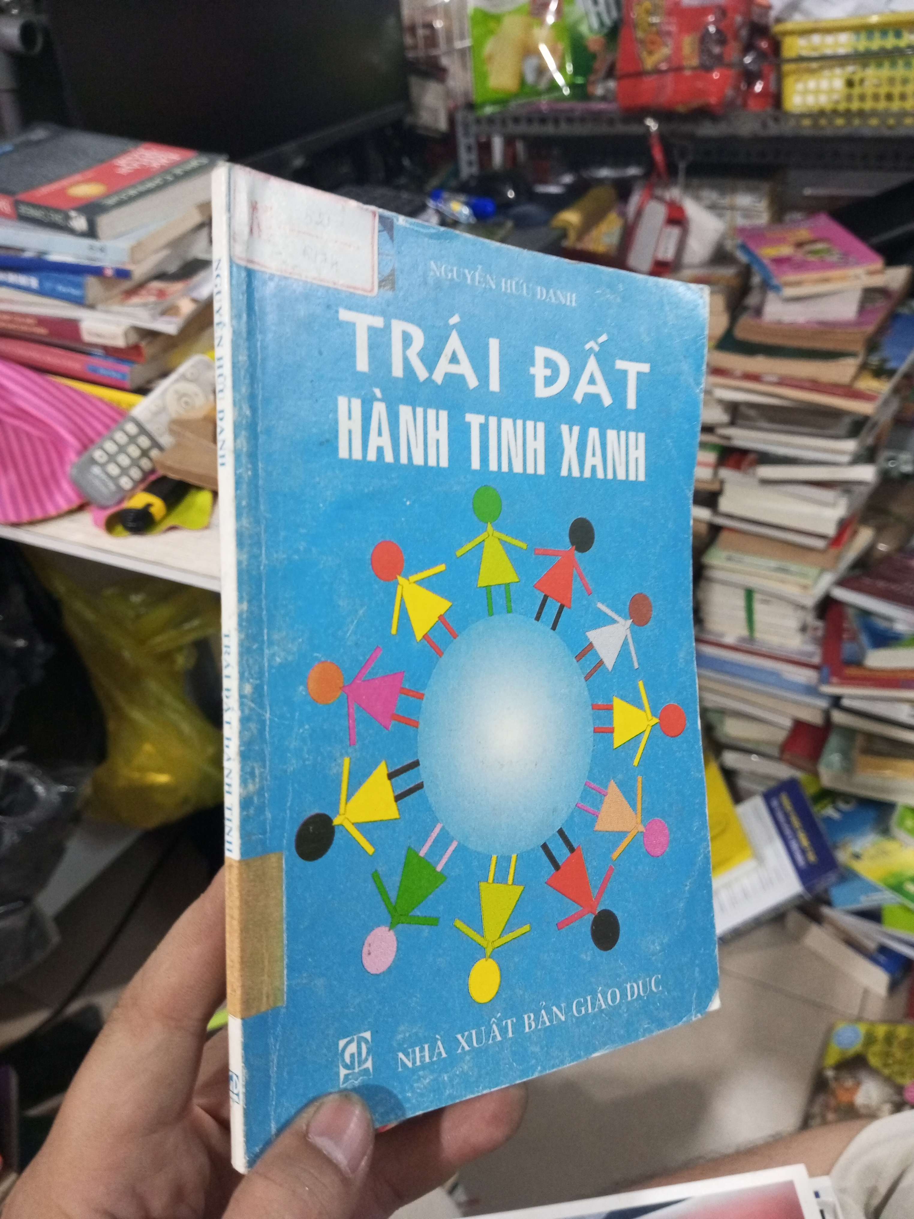 Trái Đất Hành Tinh Xanh - Nguyễn Hữu Danh 2007 mới 80% ố Sách văn học HCM1004 (NSX)