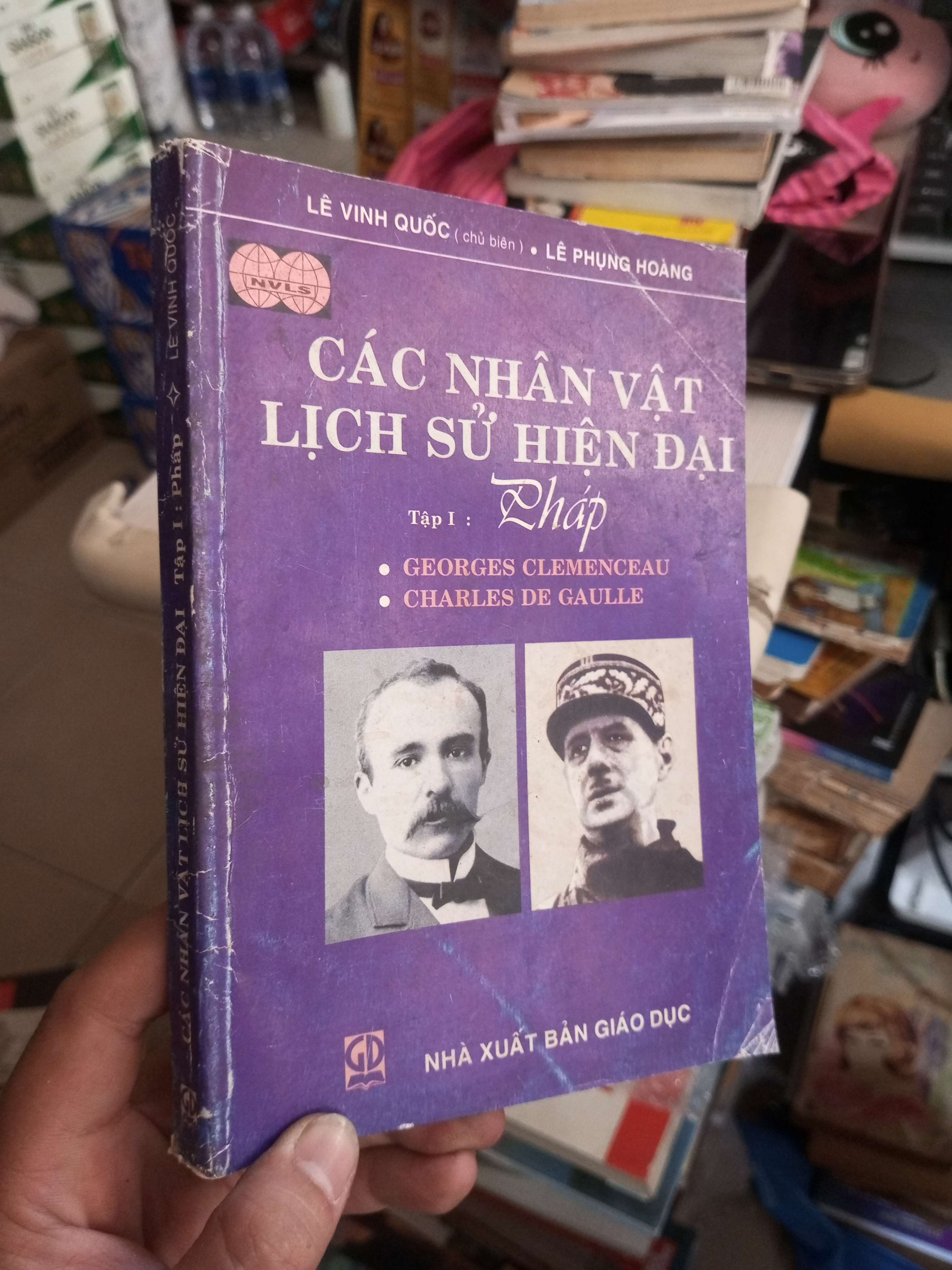 Các Nhân Vật Lịch Sử Hiện Đại (Tập 1: Pháp) - Lê Vinh Quốc, Lê Phụng Hoàng 2002 mới 80% ố Lịch sử thế giới HCM1004 (NSX)