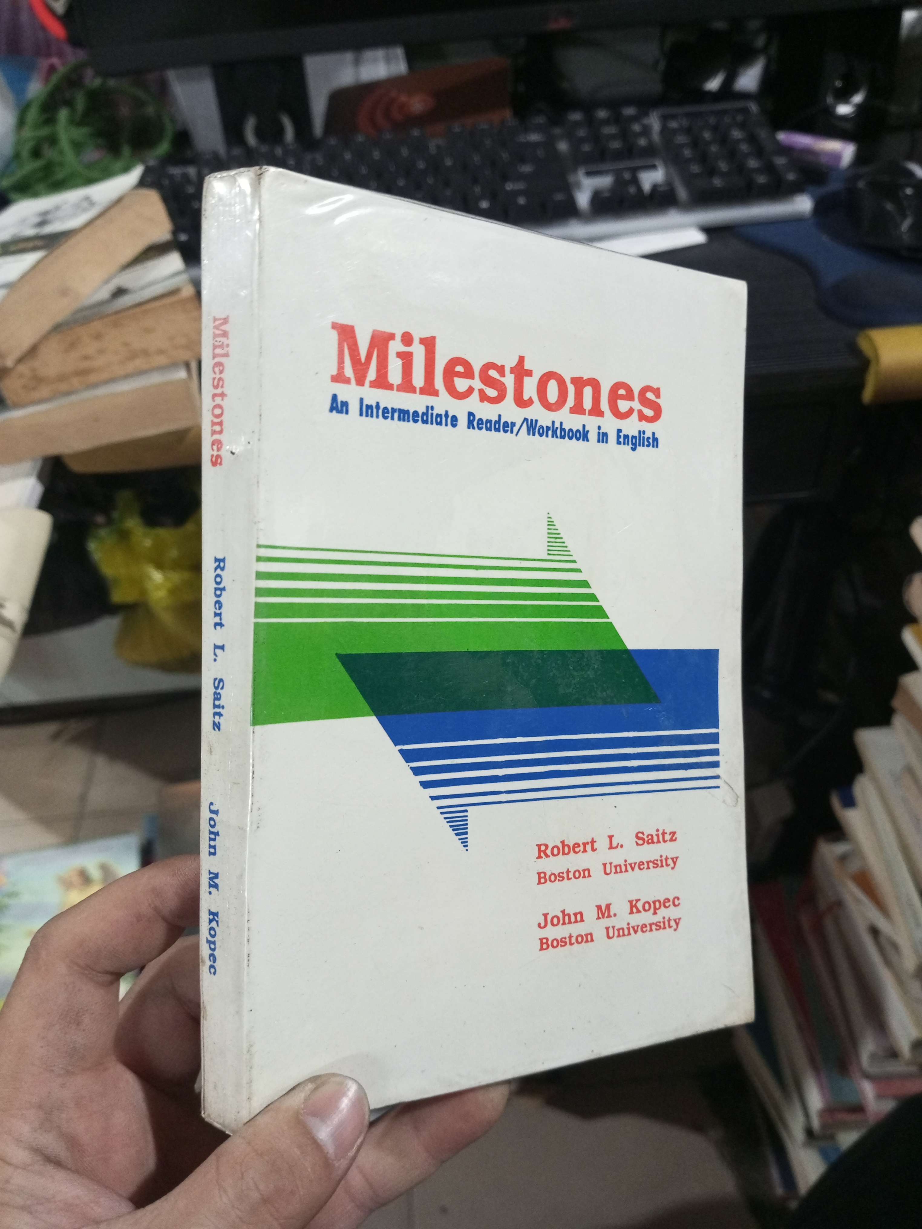 Milestones An Intermediate Reader/Workbook In English - Robert L. Saitz, John M. Kopec mới 80% ố Sách tự học tiếng Anh HCM1004 (NSX)