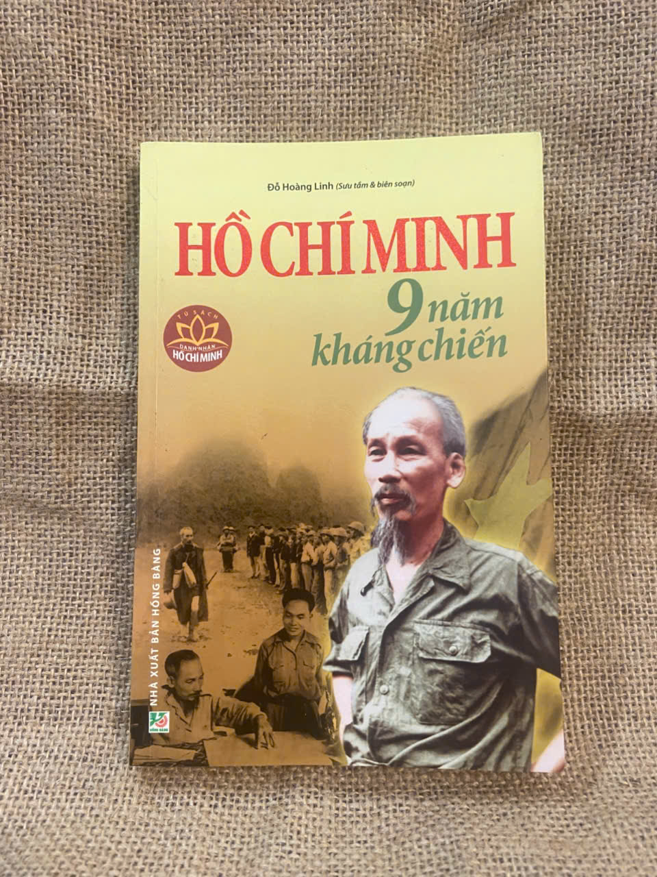 Hồ Chí Minh 9 năm kháng chiến 2012 mới 90% có chữ ký và note của chủ cũ, không ảnh hưởng nội dung Lịch sử Việt Nam NSX1004