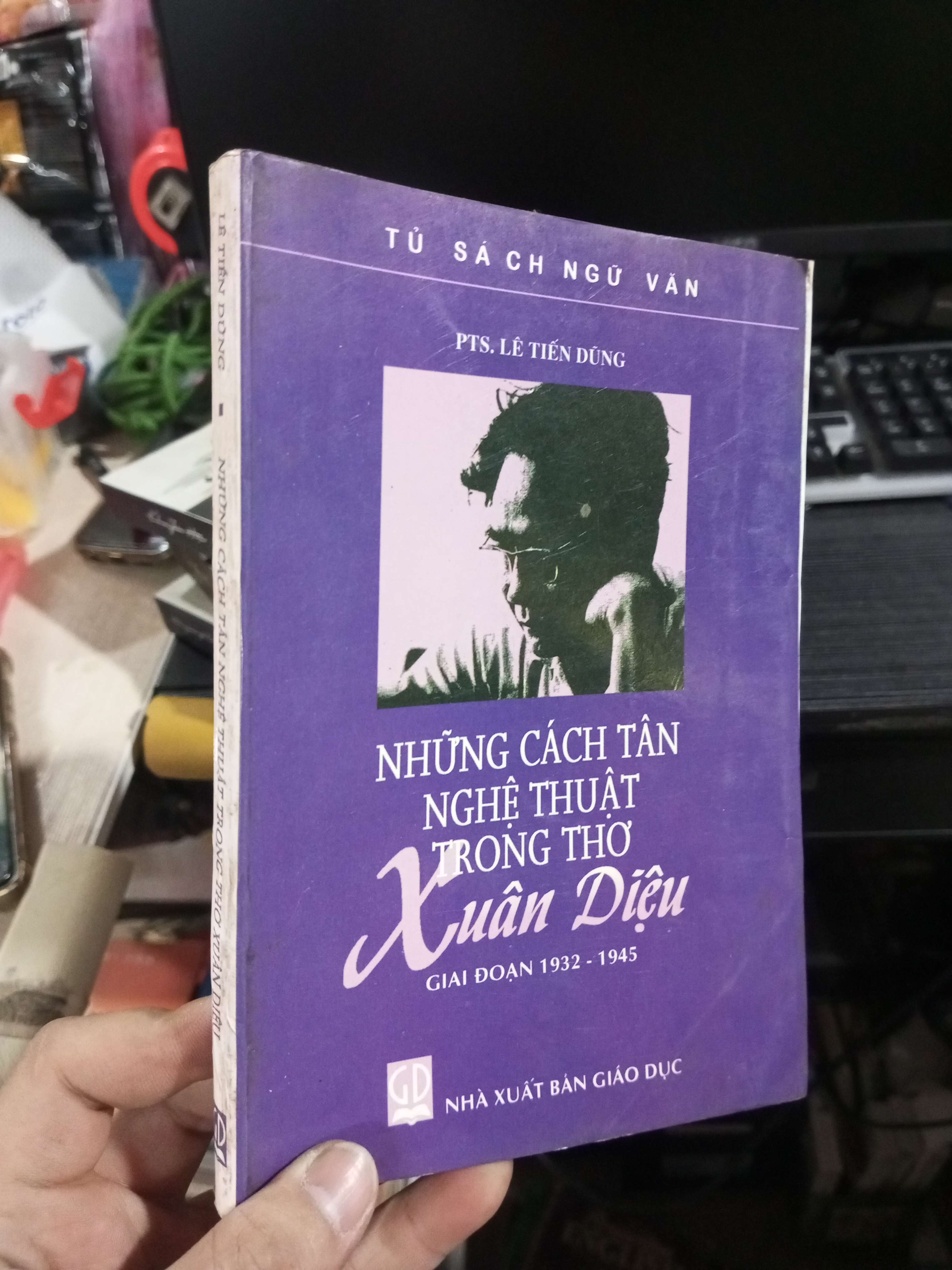 Những Cách Tân Nghệ Thuật Trong Thơ Xuân Diệu (Giai Đoạn 1932 - 1945) - Lê Tiến Dũng 1998 mới 80% ố Sách kiến thức tổng hợp HCM1004 (NSX)