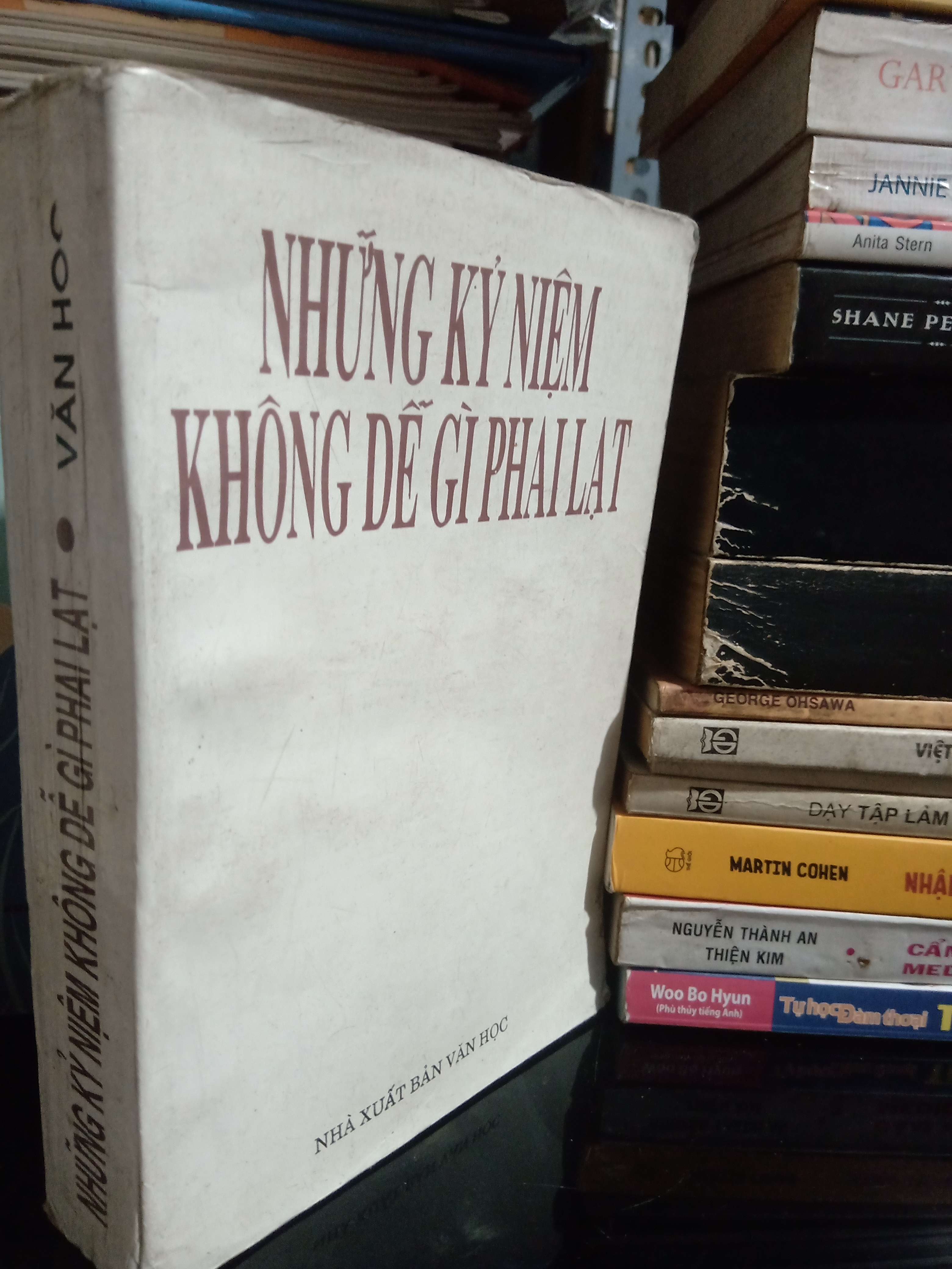 Những kỉ niệm không dễ gì phai lạt Sách văn học KSX1004