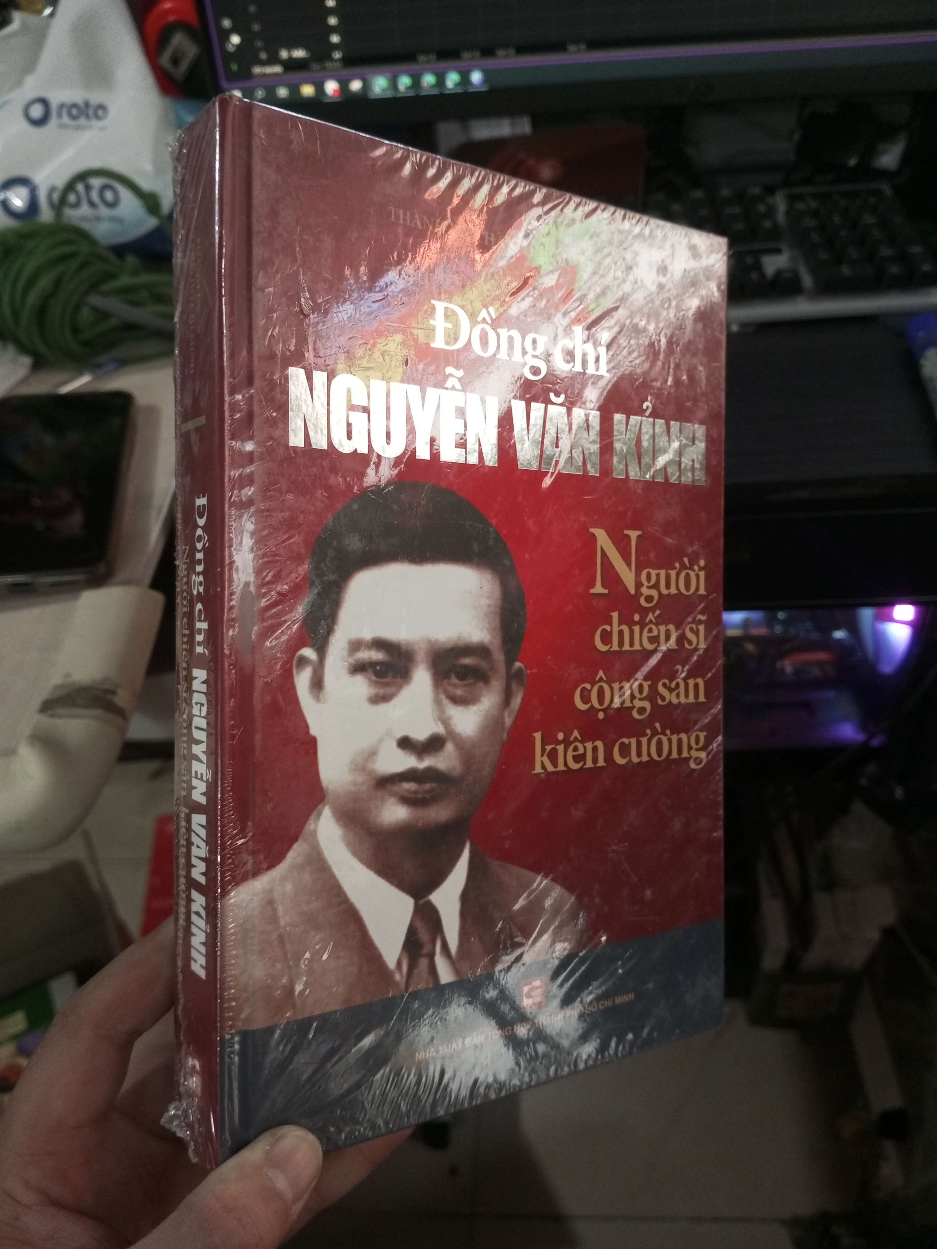 Đồng Chí Nguyễn Văn Kỉnh Người Chiến Sĩ Cộng Sản Kiên Cường mới 90% bẩn nhẹ có seal Lịch sử Việt Nam HCM1004 (NSX)