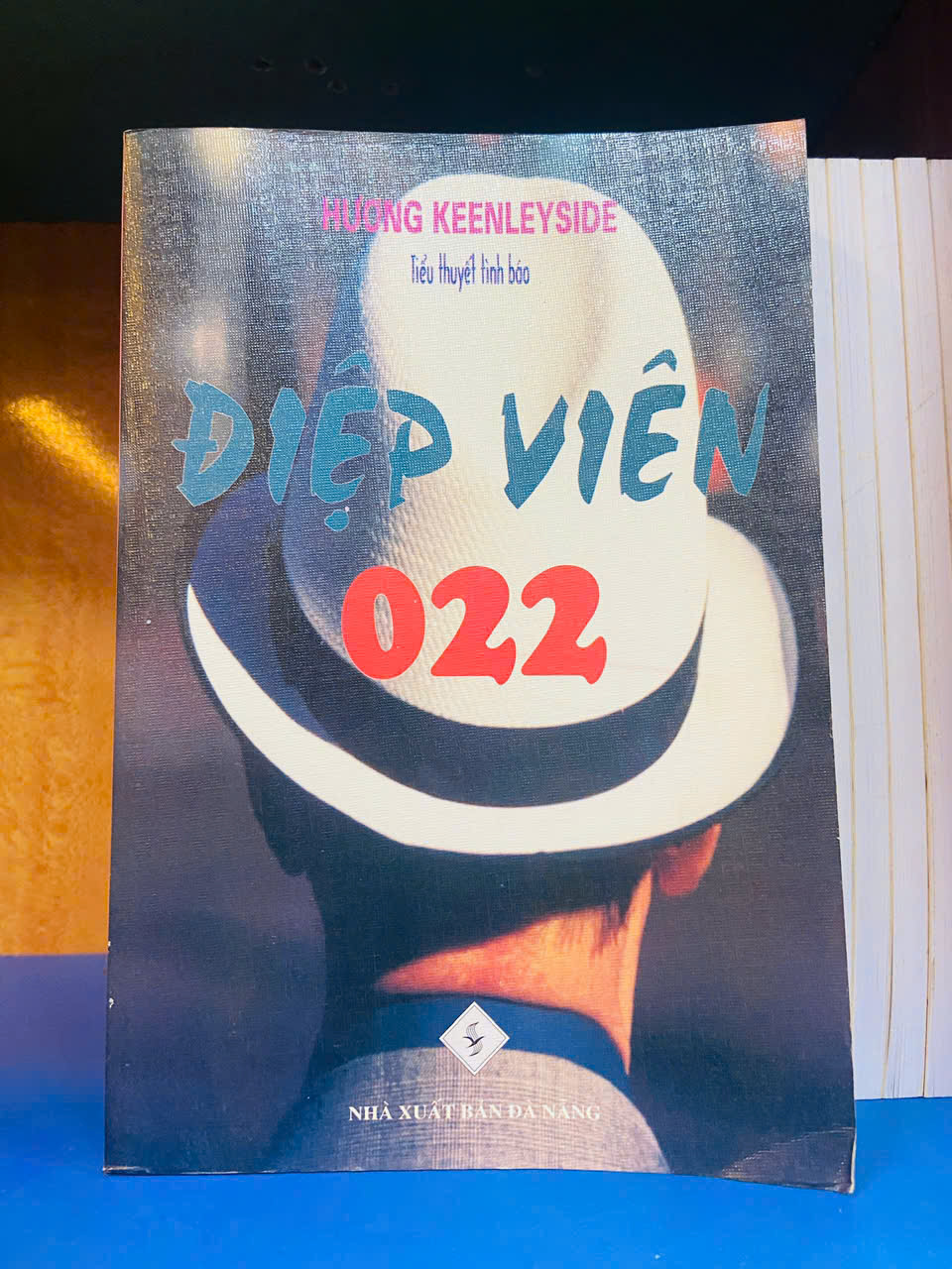 Điệp viên 022 - Hương Keenleyside Văn học Việt Nam VAVO1004