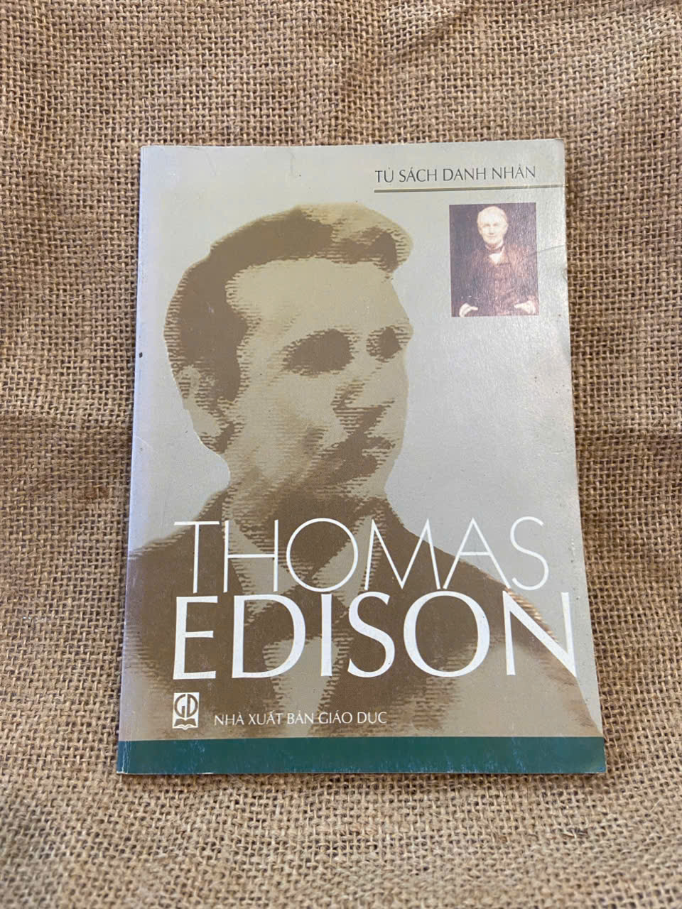 Thomas Edison 2006 mới 90% có chữ ký và note của chủ cũ, không ảnh hưởng nội dung Sách Danh nhân NSX1004
