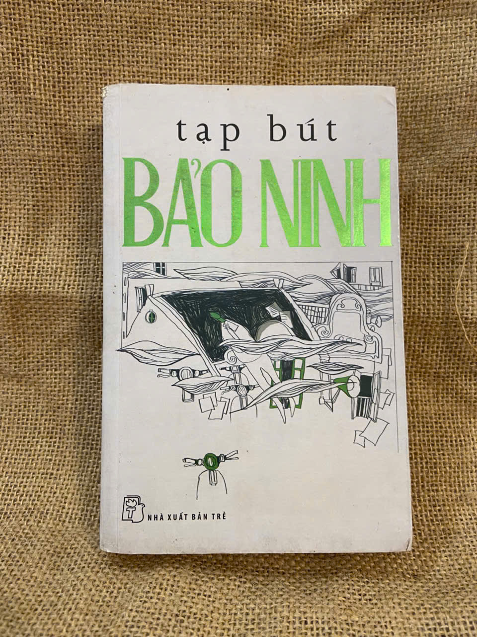 Tạp bút Bảo Ninh 2015 mới 80% ố, có chữ ký của chủ sở hữu cũ Văn học Việt Nam NSX1004