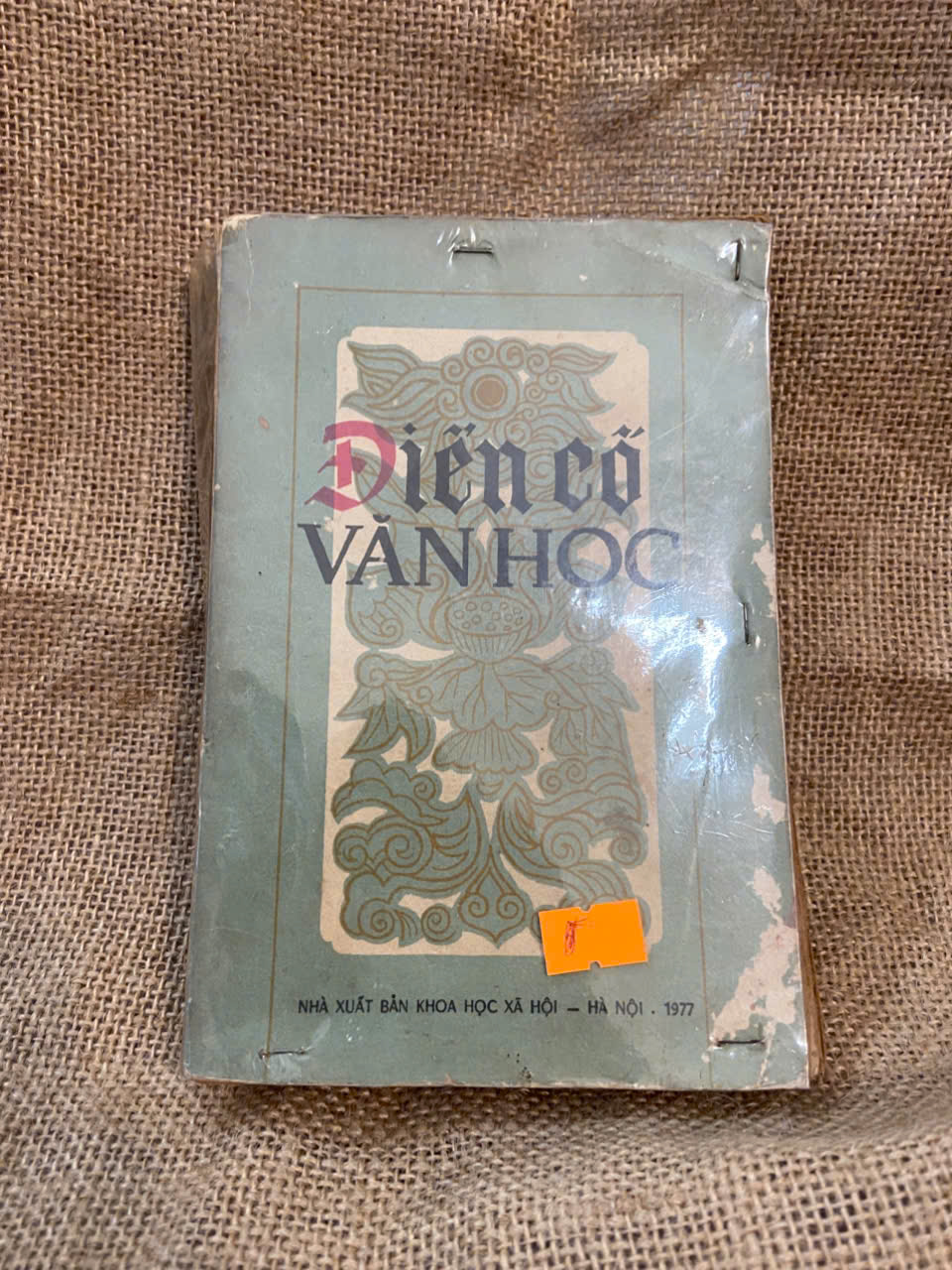 Điển cố văn học 1977 sách cũ từ thời bao cấp nhưng vẫn tốt, bìa kính, giấy ố Sách chuyên khảo, khảo cứu NSX1004