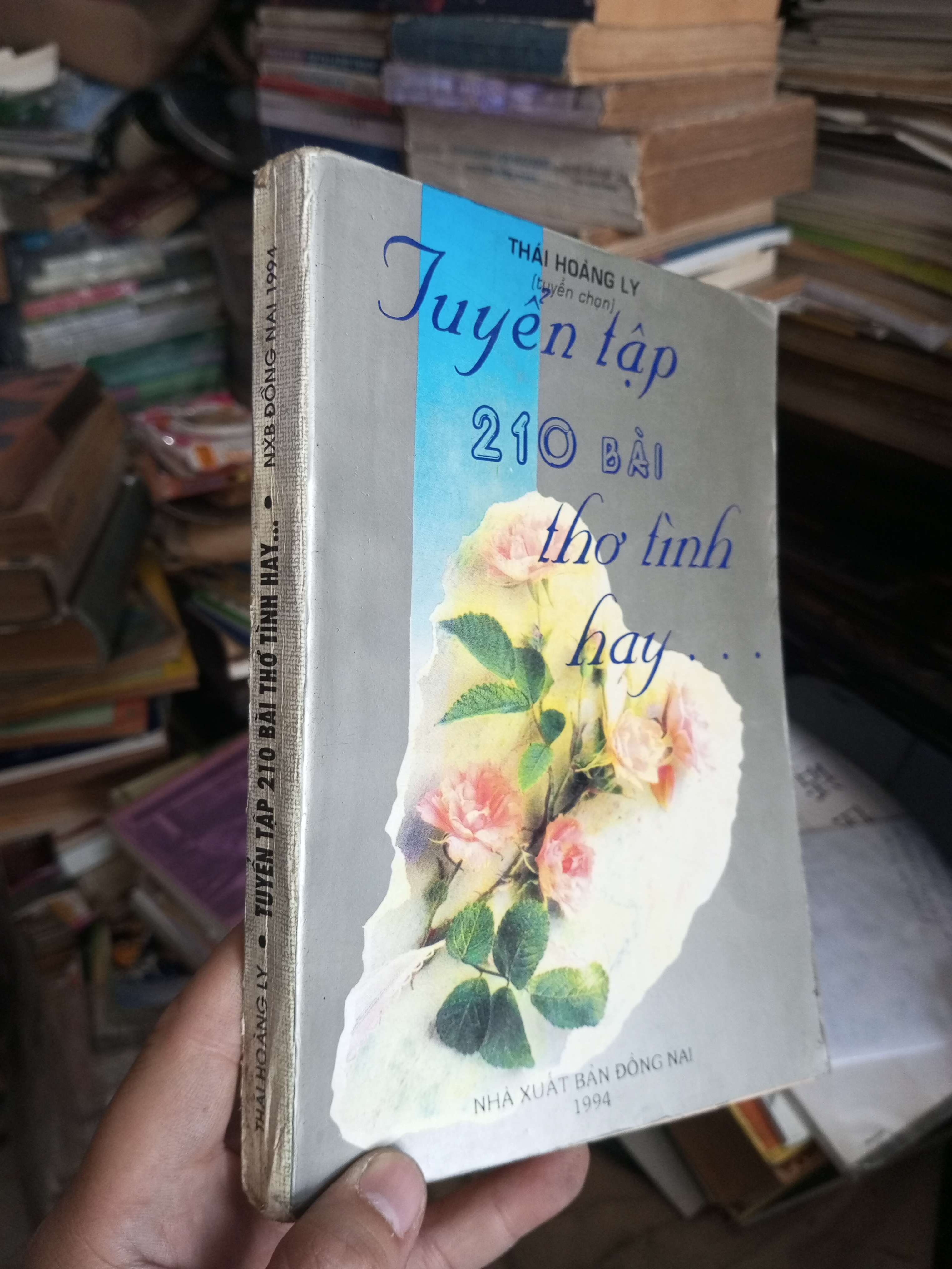 Tuyển tập 210 bài thơ tình hay 1994 mới 80% ố Sách văn học KSX1004