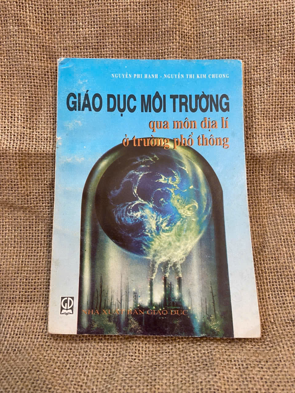 Giáo dục môi trường qua môn địa lý ở trường phổ thông 1998 mới 60% ố, có chữ ký và vết note của chủ sở hữu cũ, không ảnh hưởng nội dung Sách giáo khoa - giáo trình NSX1004