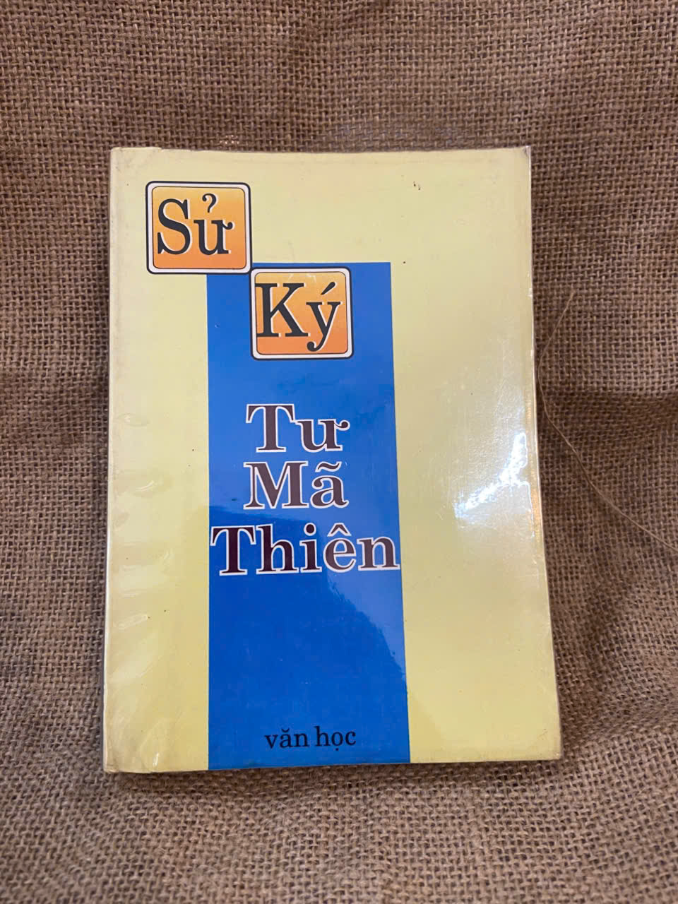 Sử ký Tư Mã Thiên 1994 bọc kính, giấy ố màu, có chữ ký của chủ sở hữu cũ Lịch sử thế giới NSX1004