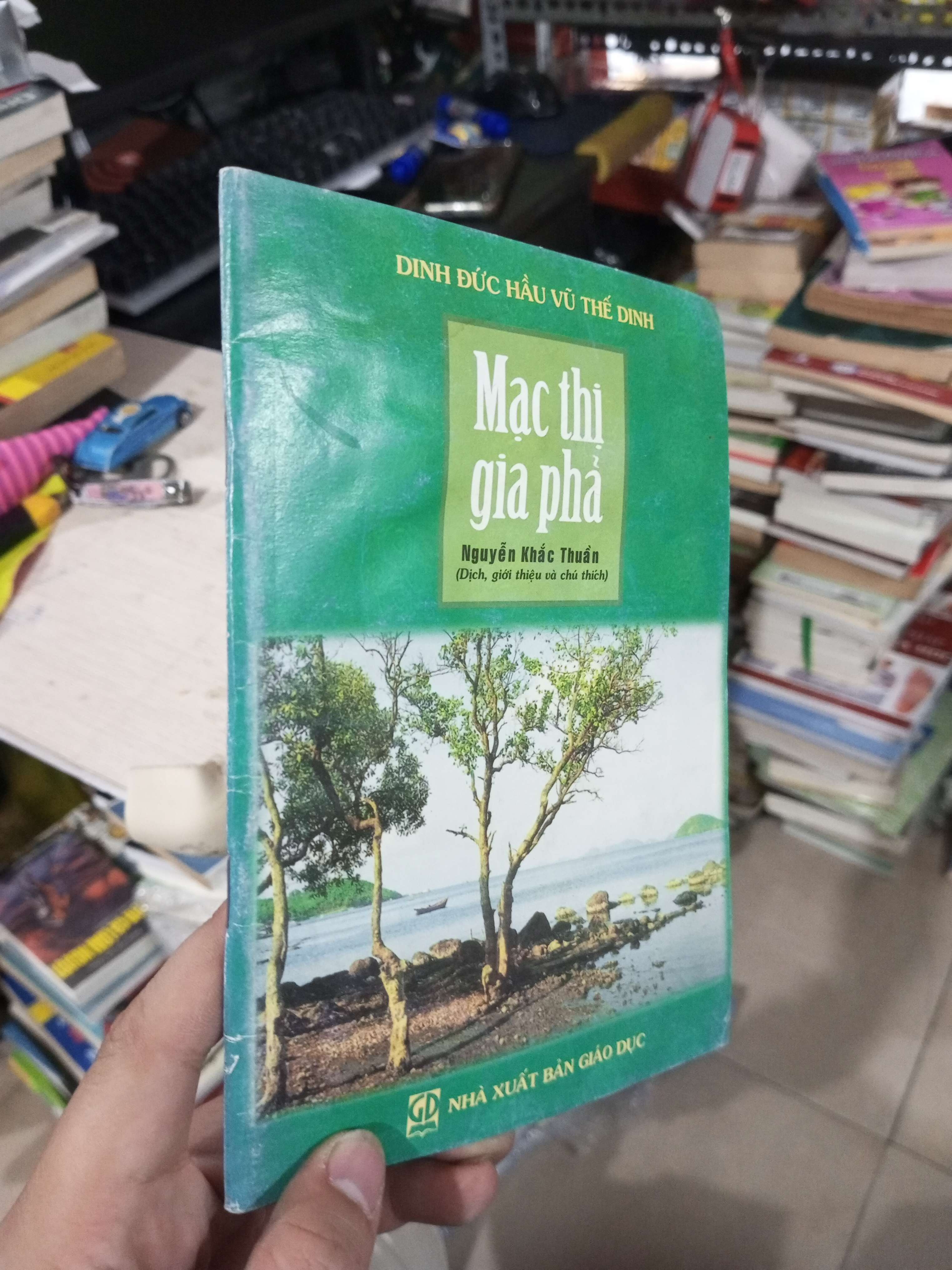Mạc Thị Gia Phả - Đinh Đức Hầu, Vũ Thế Dinh 2006 mới 80% Lịch sử Việt Nam HCM1004 (NSX)