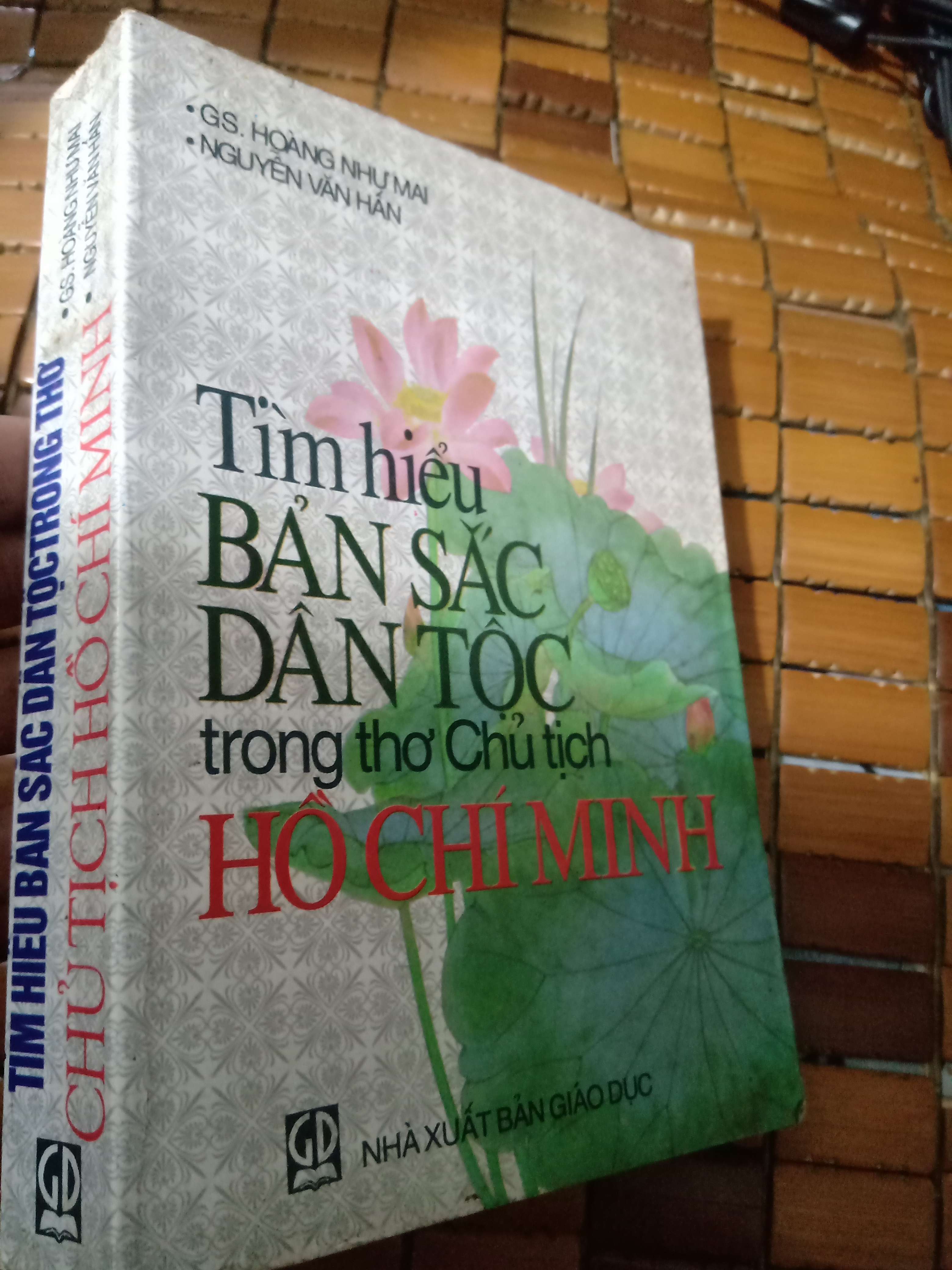 Tìm hiểu bản sắc dân tộc trong thơ Chủ tịch Hồ Chí Minh Đẹp nguyên vẹn, có kẻ ít bút highlight Văn học Việt Nam KSX1004