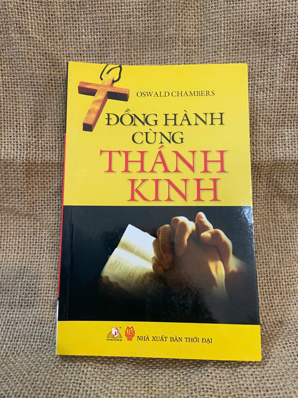 Đồng hành cùng Thánh Kinh - Oswald Chambers 2012 mới 90% Công giáo NSX1004