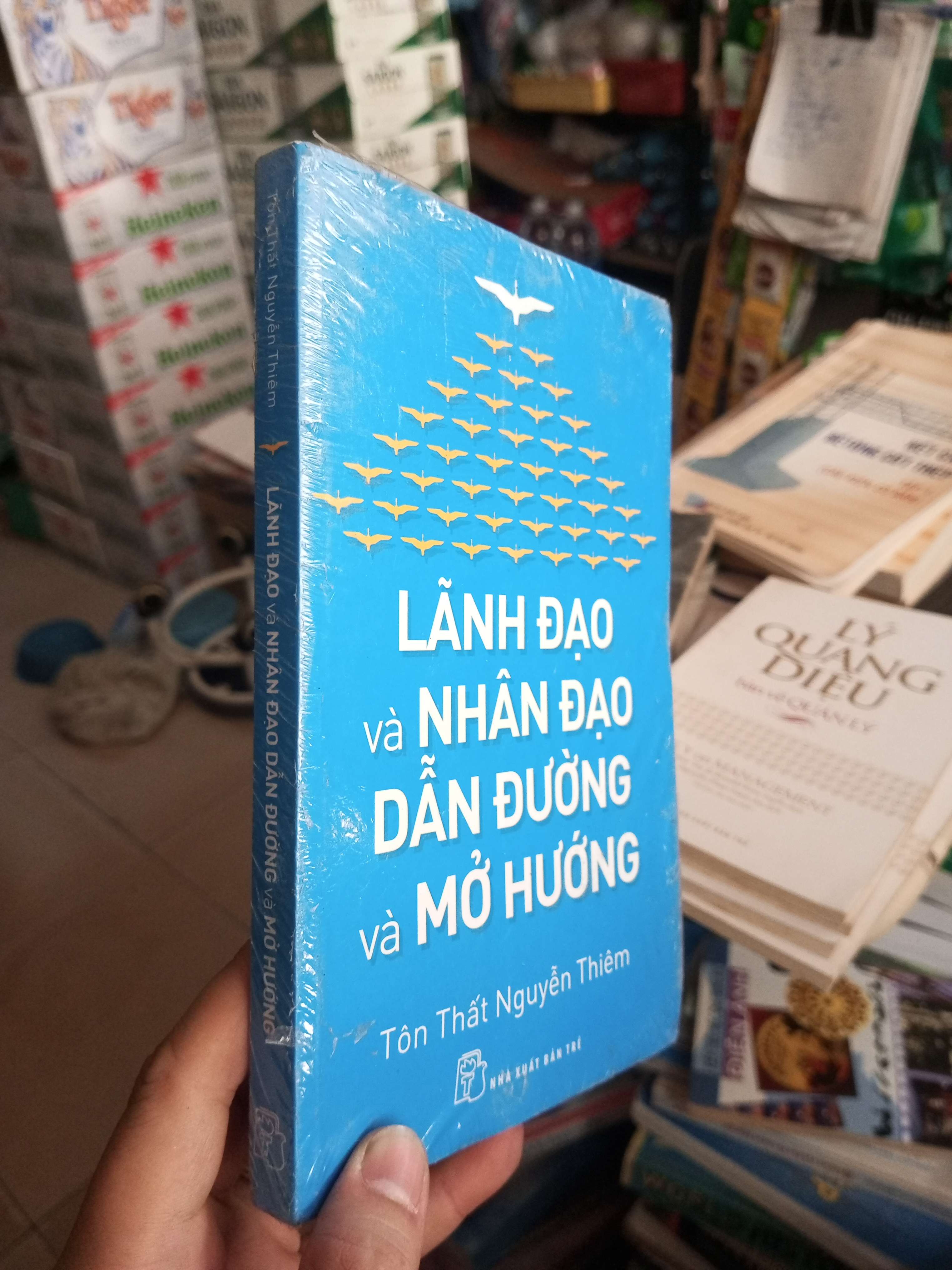 Lãnh Đạo Và Nhân Đạo Dẫn Đường Và Mở Hướng - Tôn Thất Nguyễn Thiêm mới 90% có seal Sách kinh tế - tài chính - chứng khoán HCM1004