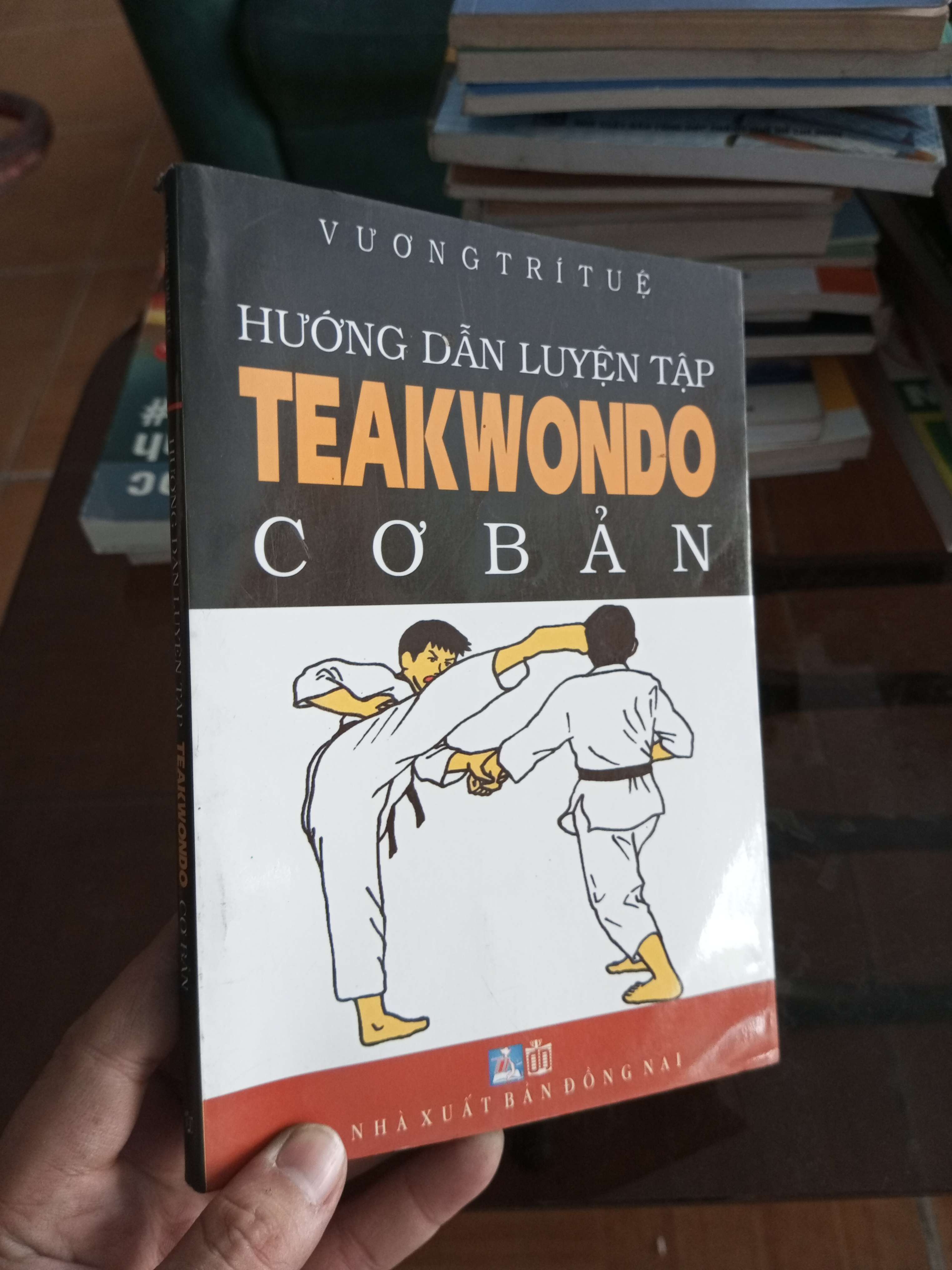 Hướng dẫn tập luyện taekwondo cơ bản - Trí Tuệ 2011 (Sách Y học - Sức khỏe - Thể thao) VAVO1304-A0