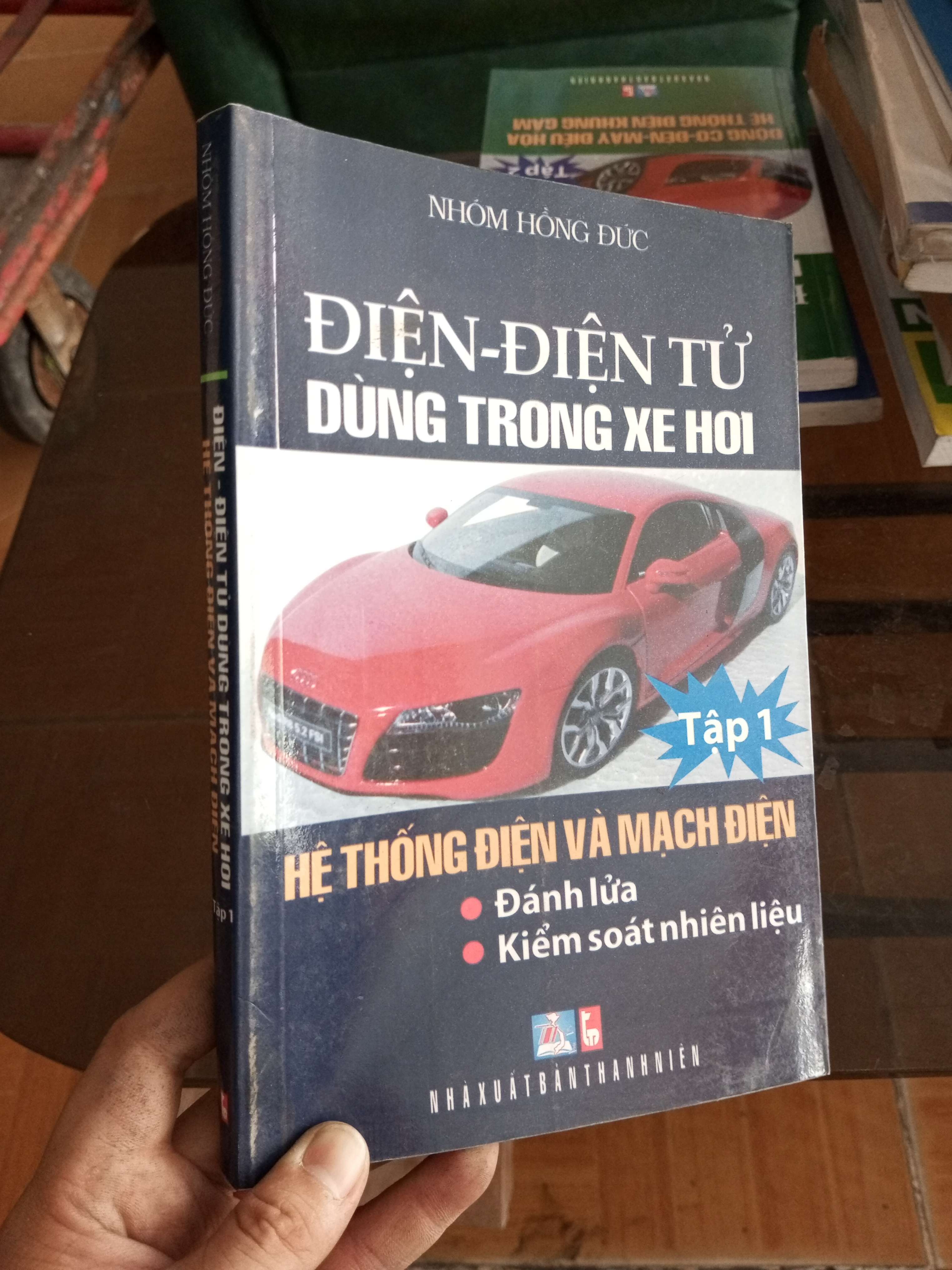 Điện điện tử dùng trong xe hơi hệ thống điện và mạch điện tập 1 - Hồng Đức 2012 (Sách giáo khoa - giáo trình) VAVO1304-A0
