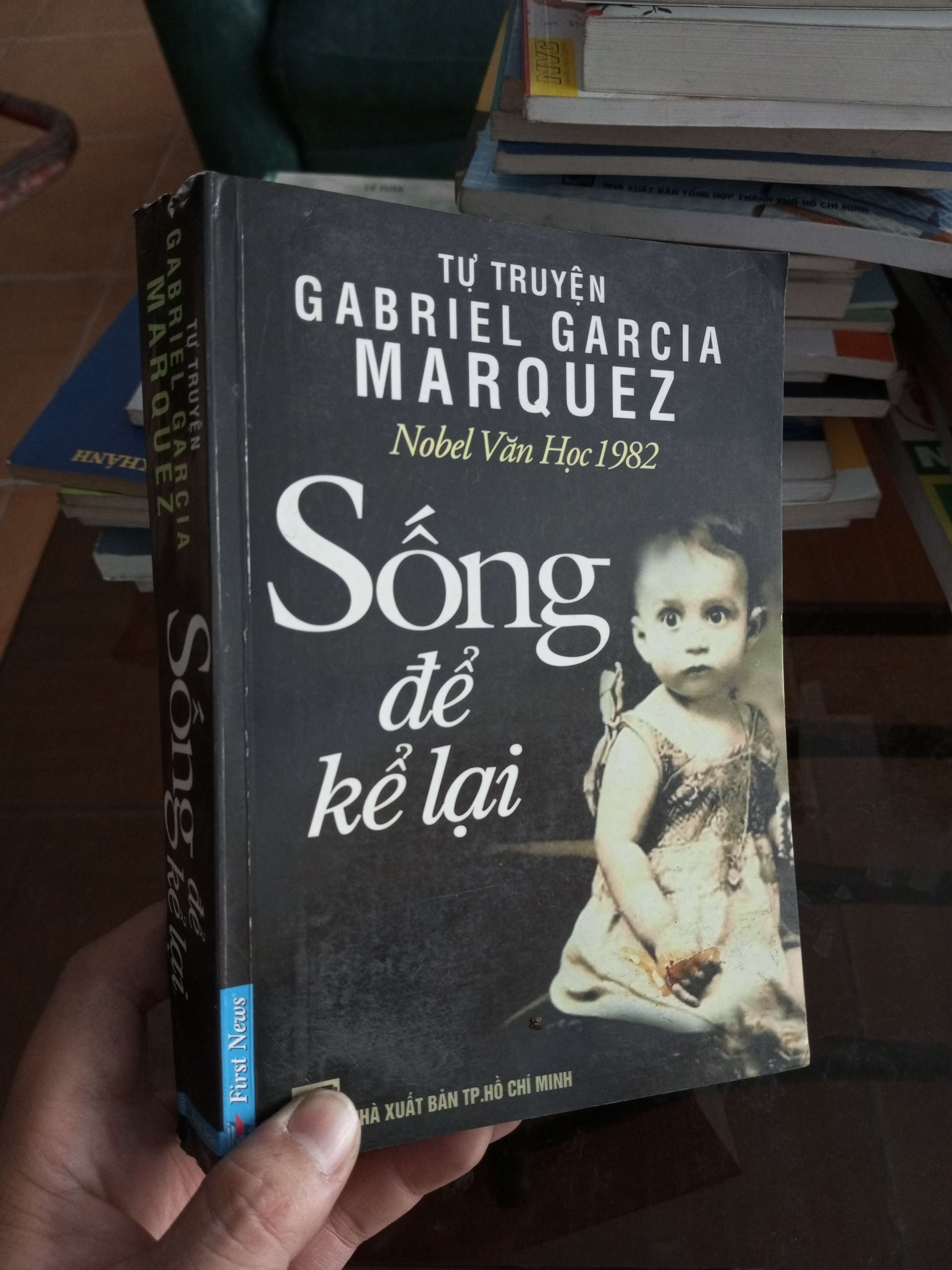 Sống để kể lại - Marquez 2004 (Văn học nước ngoài) VAVO1304-A0