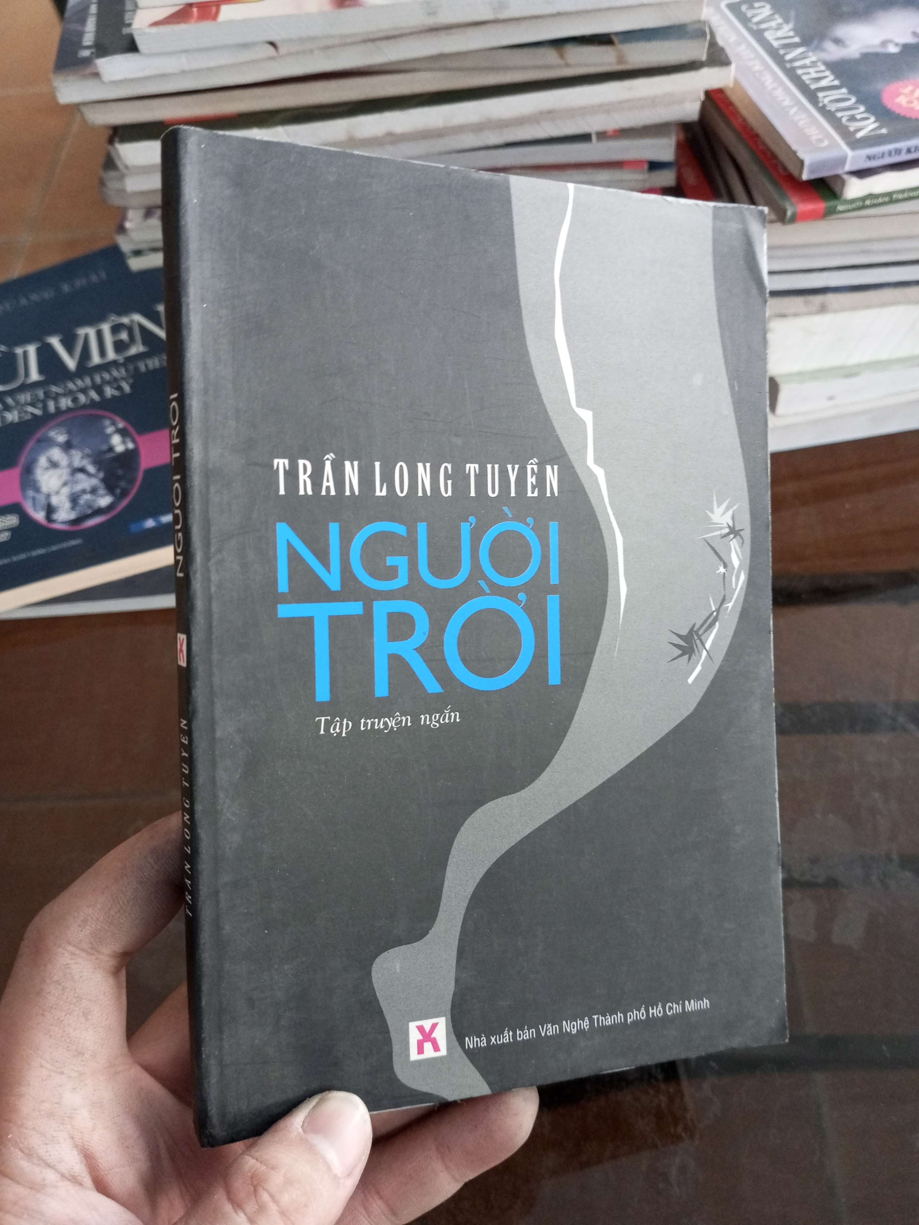 Người trời - Long Tuyền 2004 (Truyện Ngắn) VAVO1304-A0