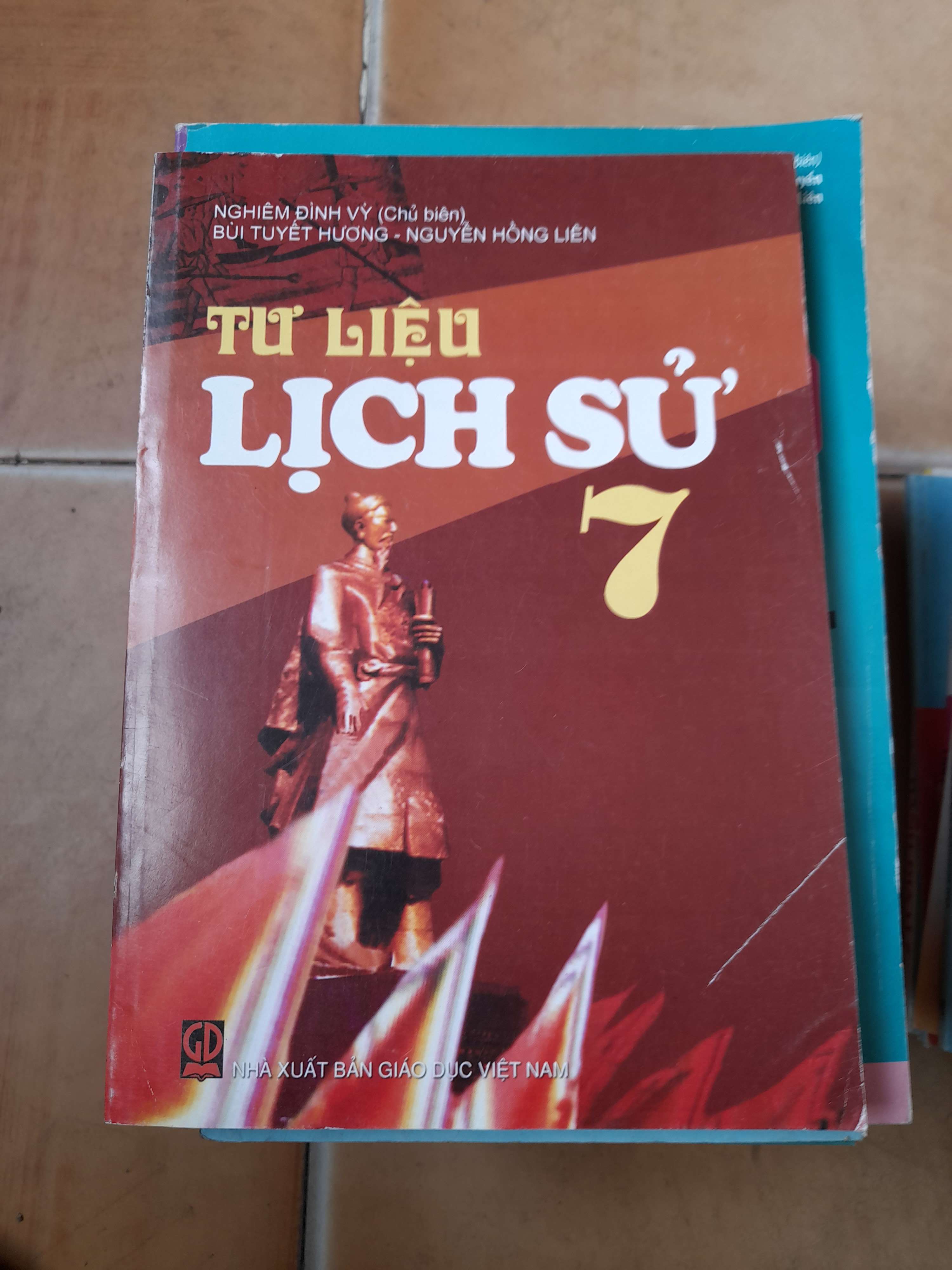 Tư Liệu Lịch Sử 7 - Nghiêm Đình Vỳ, Bùi Tuyết Hương, Nguyễn Hồng Liên 2013 (Lịch sử Việt Nam) VAVO1304-AK3T4