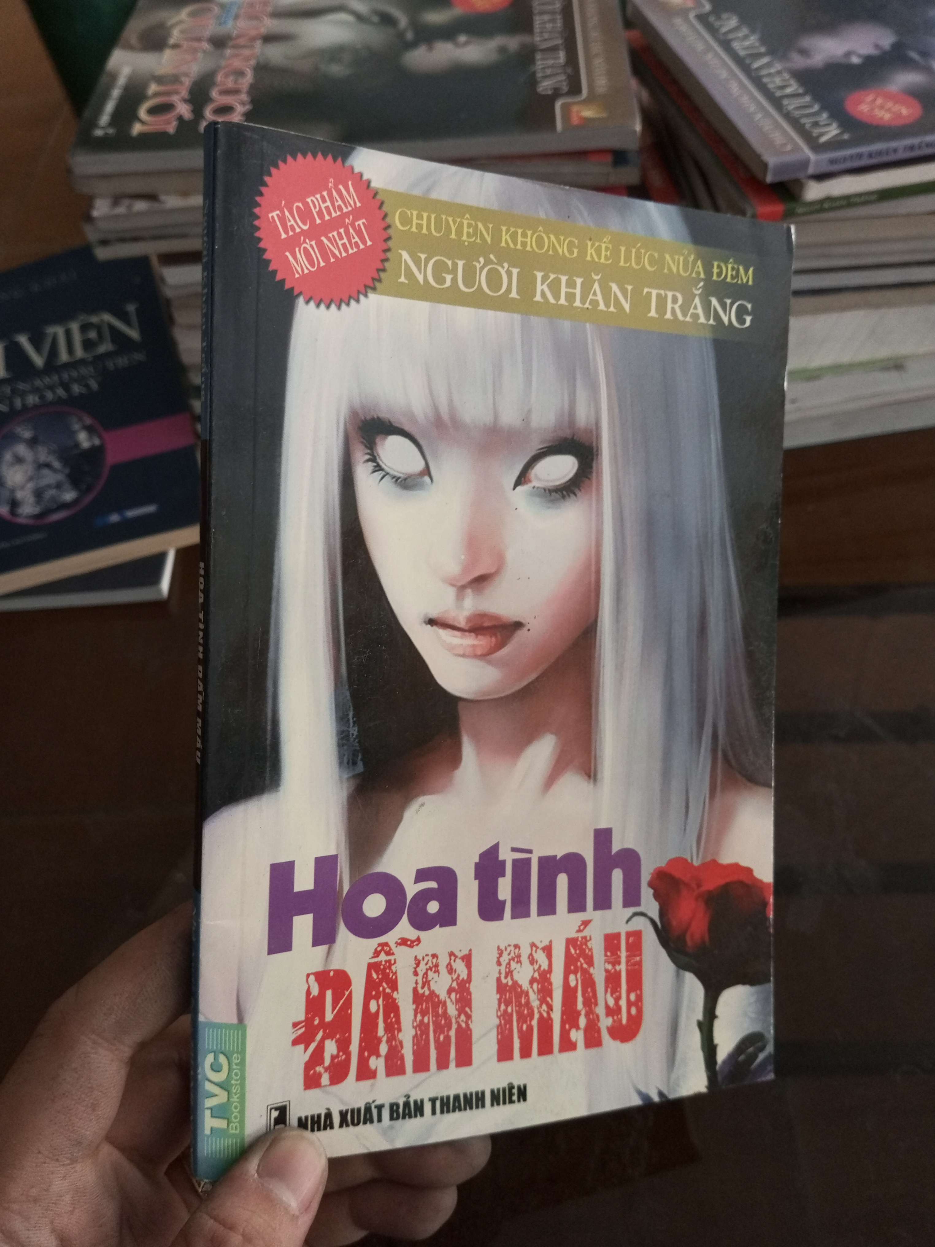 Hoa tình đẫm máu - Người Khăn Trắng (Truyện kinh dị) VAVO1304-A0