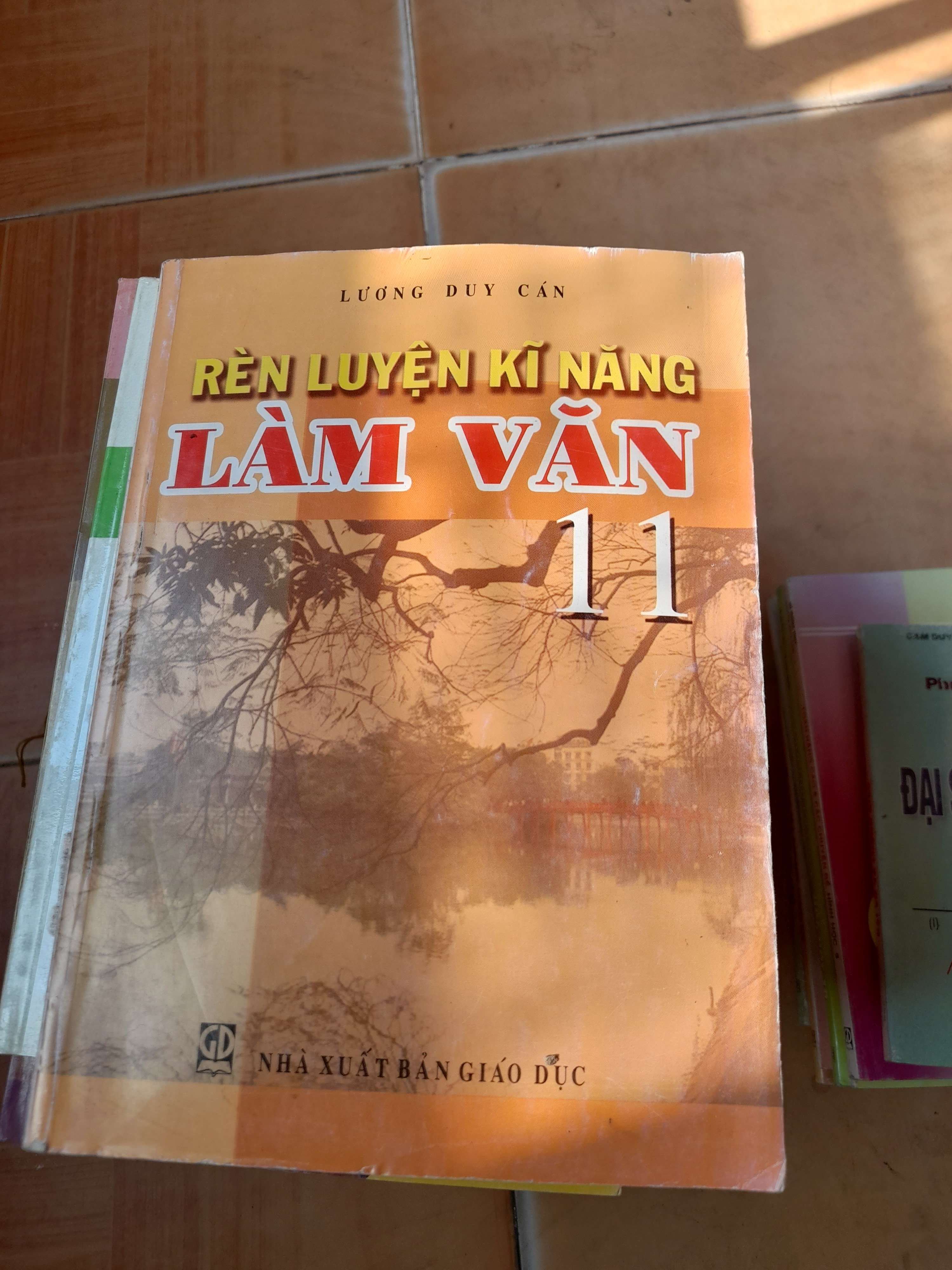 Rèn Luyện Kĩ Năng Làm Văn 11 - Lương Duy Cần 2008 (Tham khảo - luyện thi) VAVO1304-AK3T4