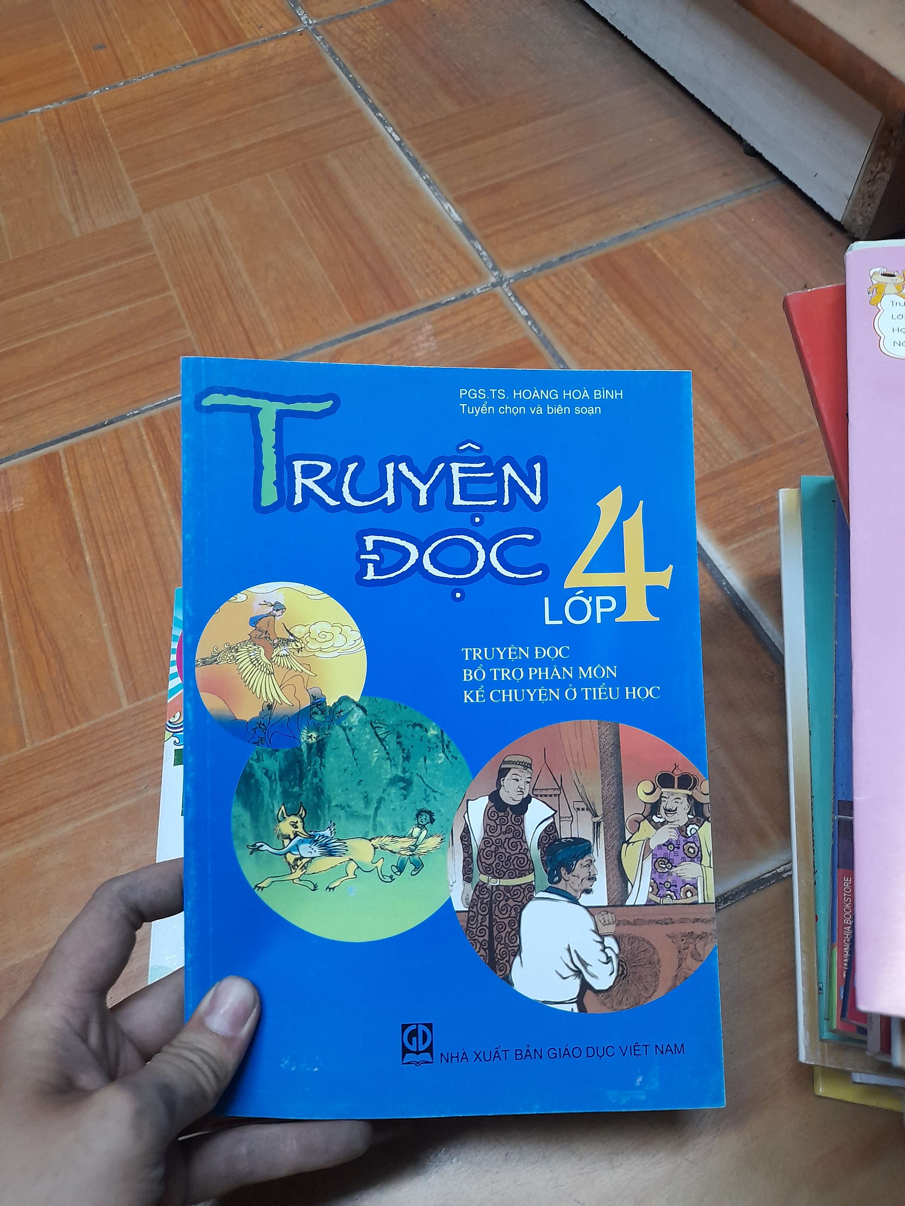 Truyện Đọc Lớp 4 – Hoàng Hòa Bình 2015 (Giáo khoa) VAVO1304-AK3ST1