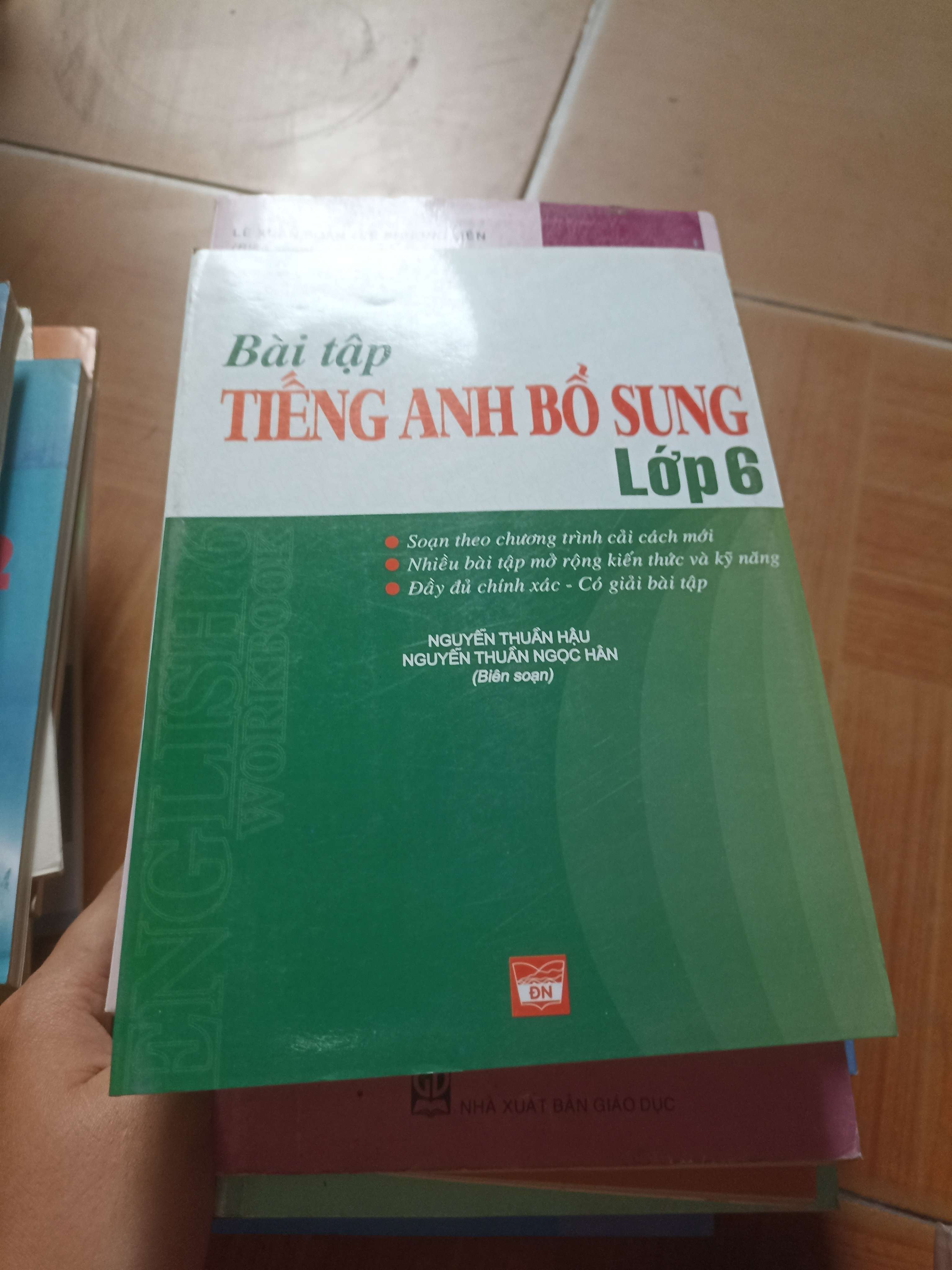 Bài tập tiếng anh bổ sung lớp 6 - Thuần Hậu 2003 (Giáo khoa) VAVO1304-AK3ST3
