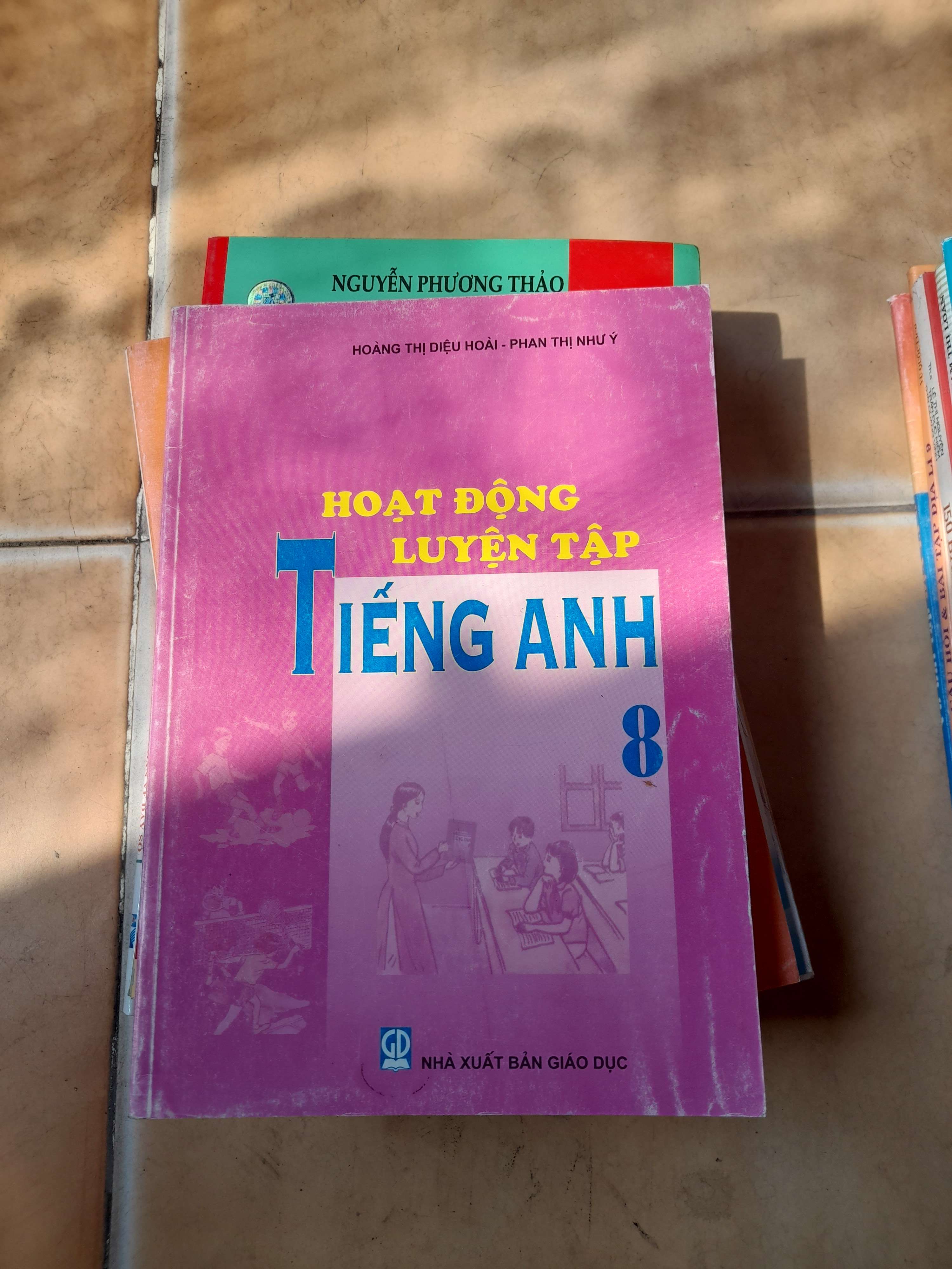 Hoạt Động Luyện Tập Tiếng Anh 8 - Hoàng Thị Diệu Hoài, Phan Thị Như Ý 2014 (Tham khảo - luyện thi) VAVO1304-AK3T3