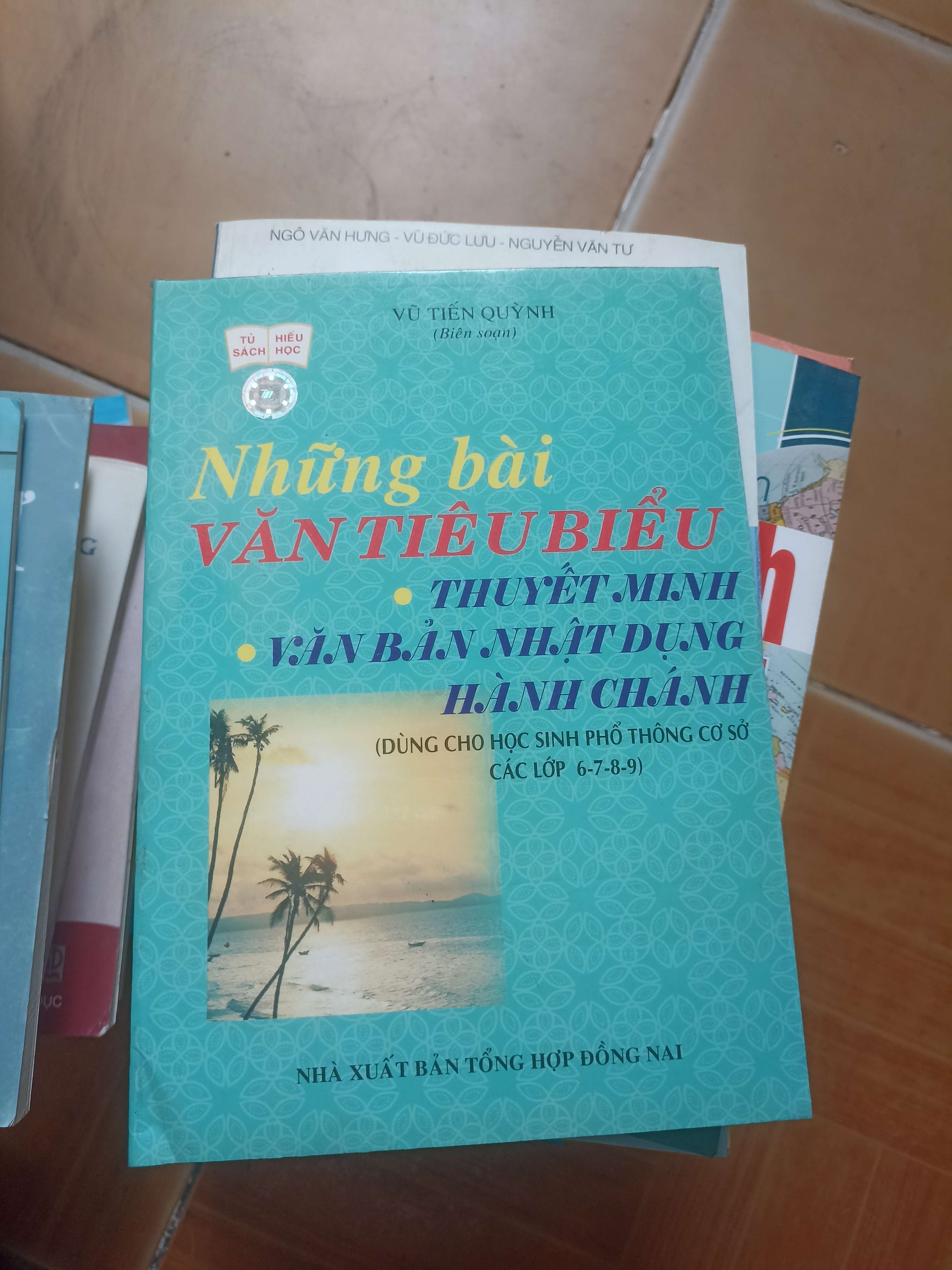 Những bài văn tiêu biểu - Tiến Quỳnh 2005 (Tham khảo - luyện thi) VAVO1304-AK3ST2