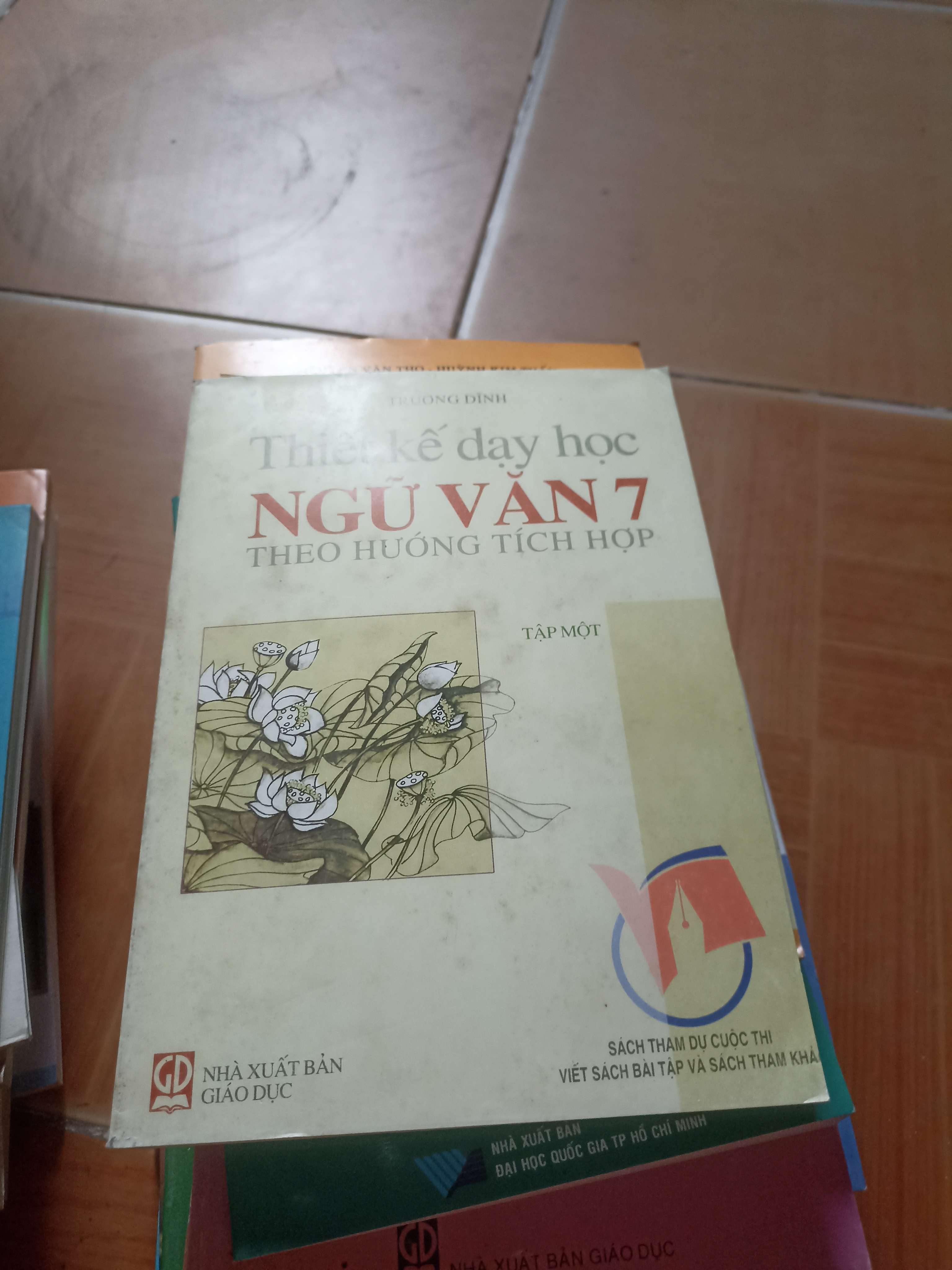 Thiết kế dạy học ngữ văn 7 theo hướng tích hợp tập một - Trương Đình 2004 (Sách giáo khoa - giáo trình) VAVO1304-AK3ST3