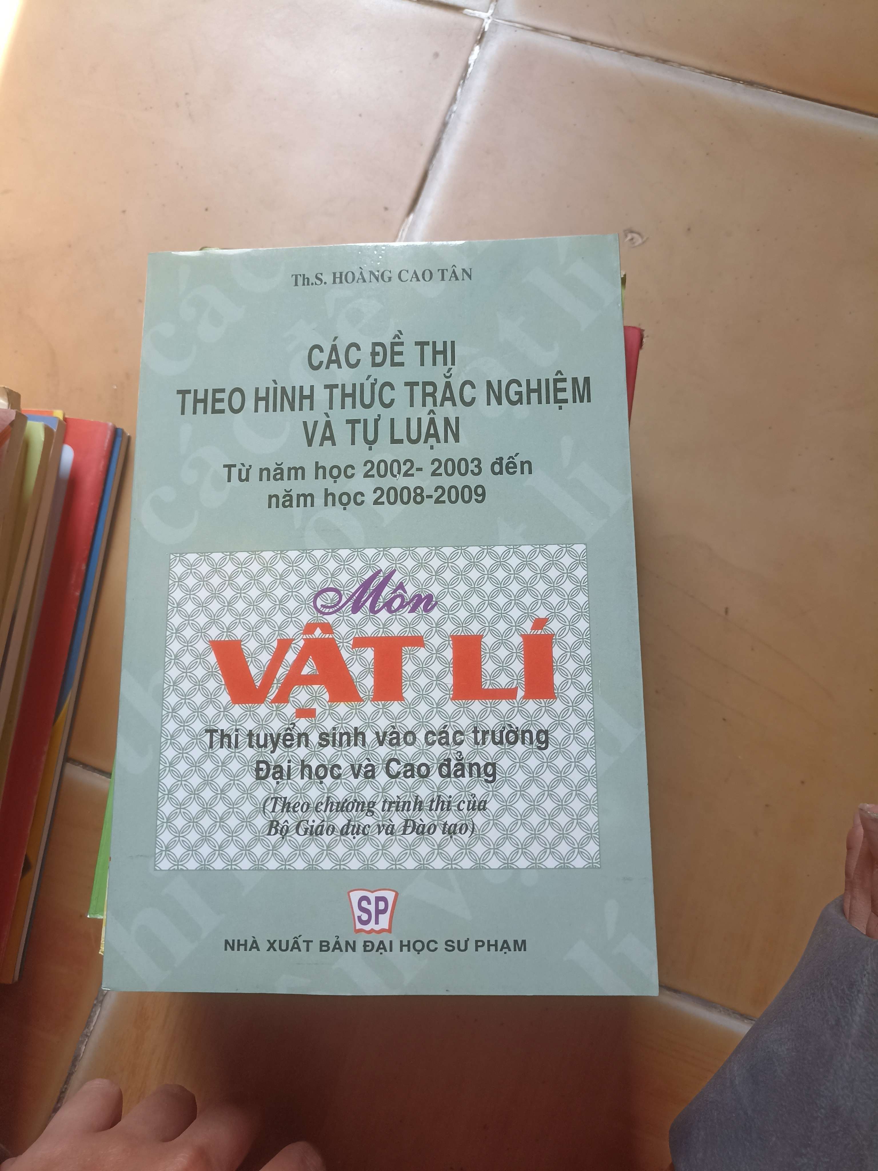 Các đề thi theo hình thức trắc nghiệm và tự luận môn Vật Lí - Cao Tấn 2008 (Tham khảo - luyện thi) VAVO1304-AK3ST2