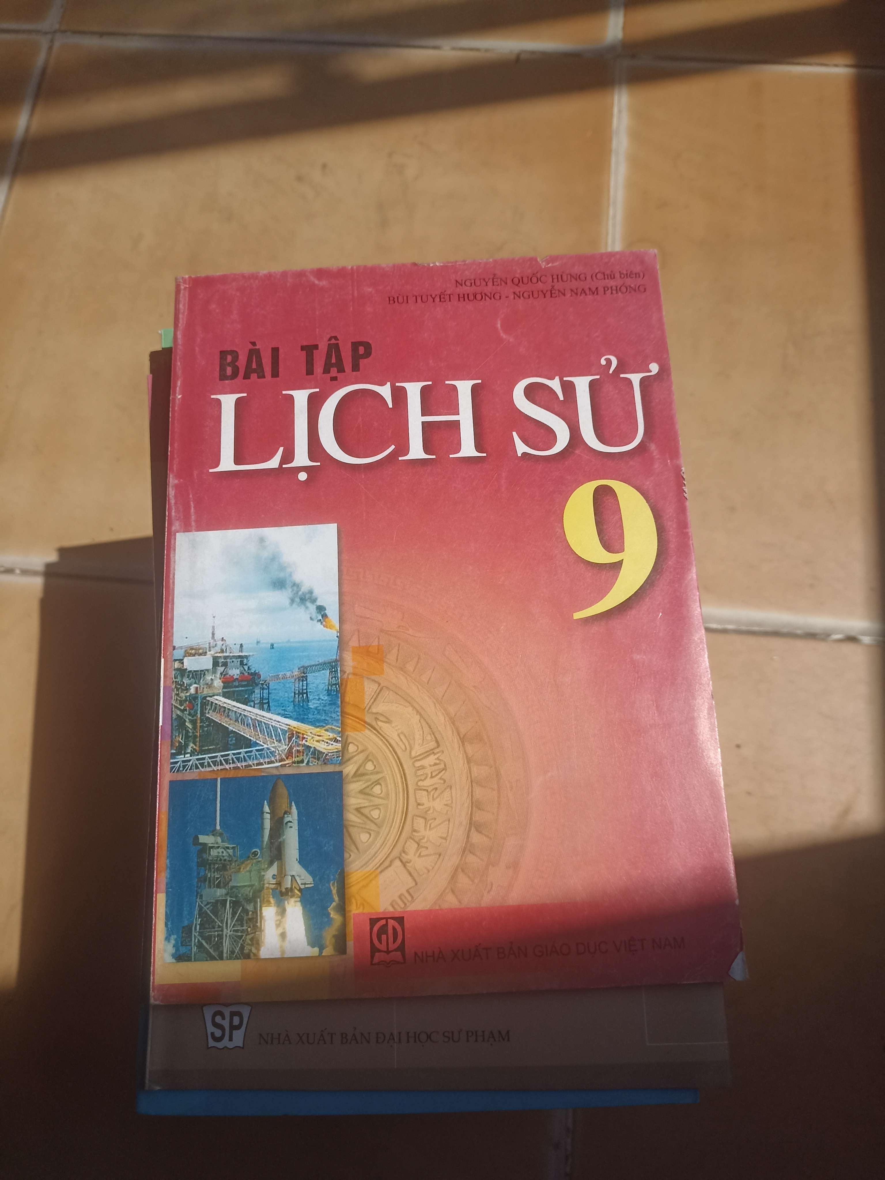 Bài Tập Lịch Sử 9 – Nguyễn Quốc Hùng, Bùi Tuyết Hương, Nguyễn Nam Phong 2011 (Giáo khoa) VAVO1304-AK3ST2