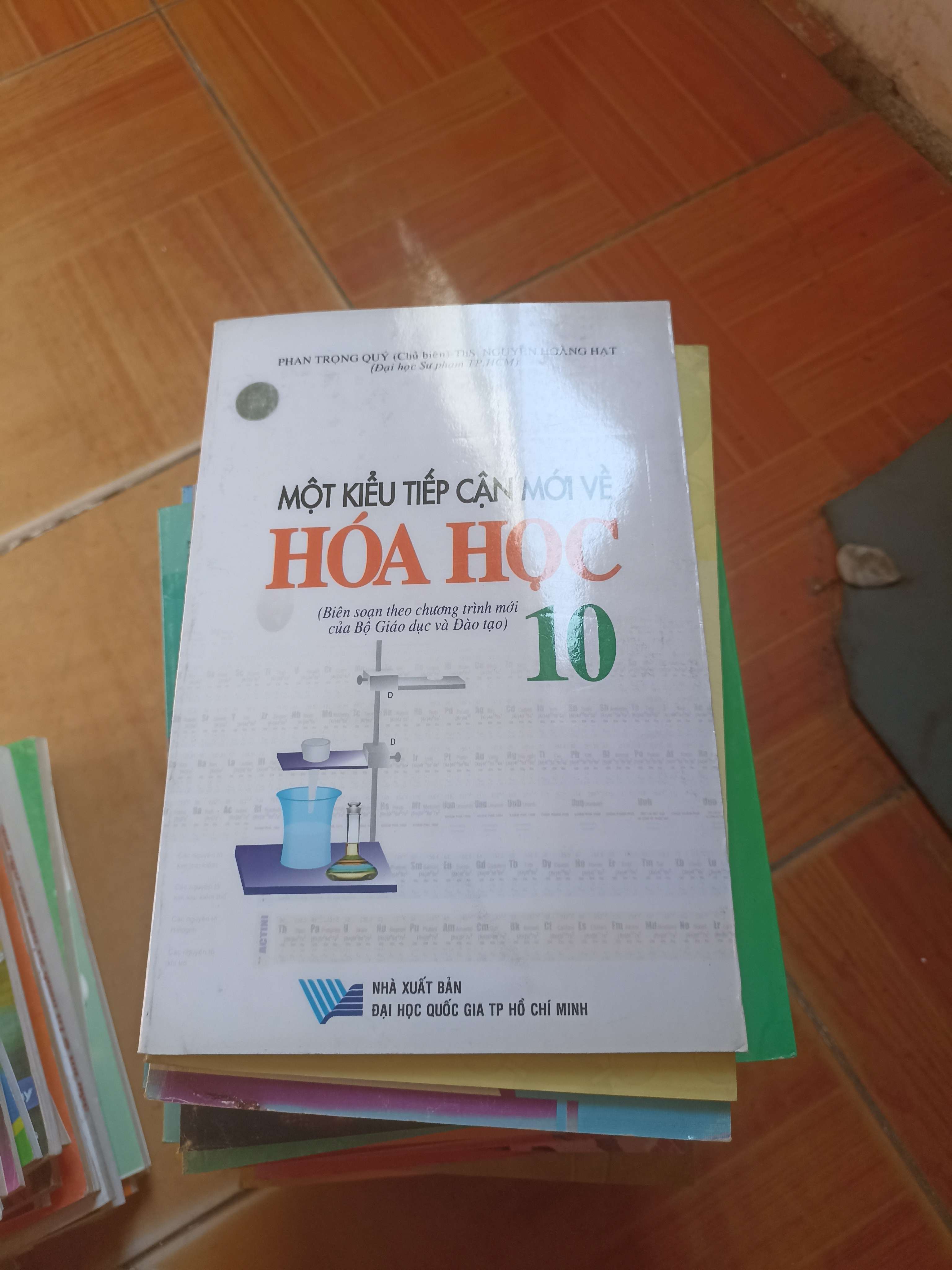 Một kiểu tiếp cận mới về hoá học 10 - Trọng Quý 2008 (Giáo khoa) VAVO1304-AK3ST3