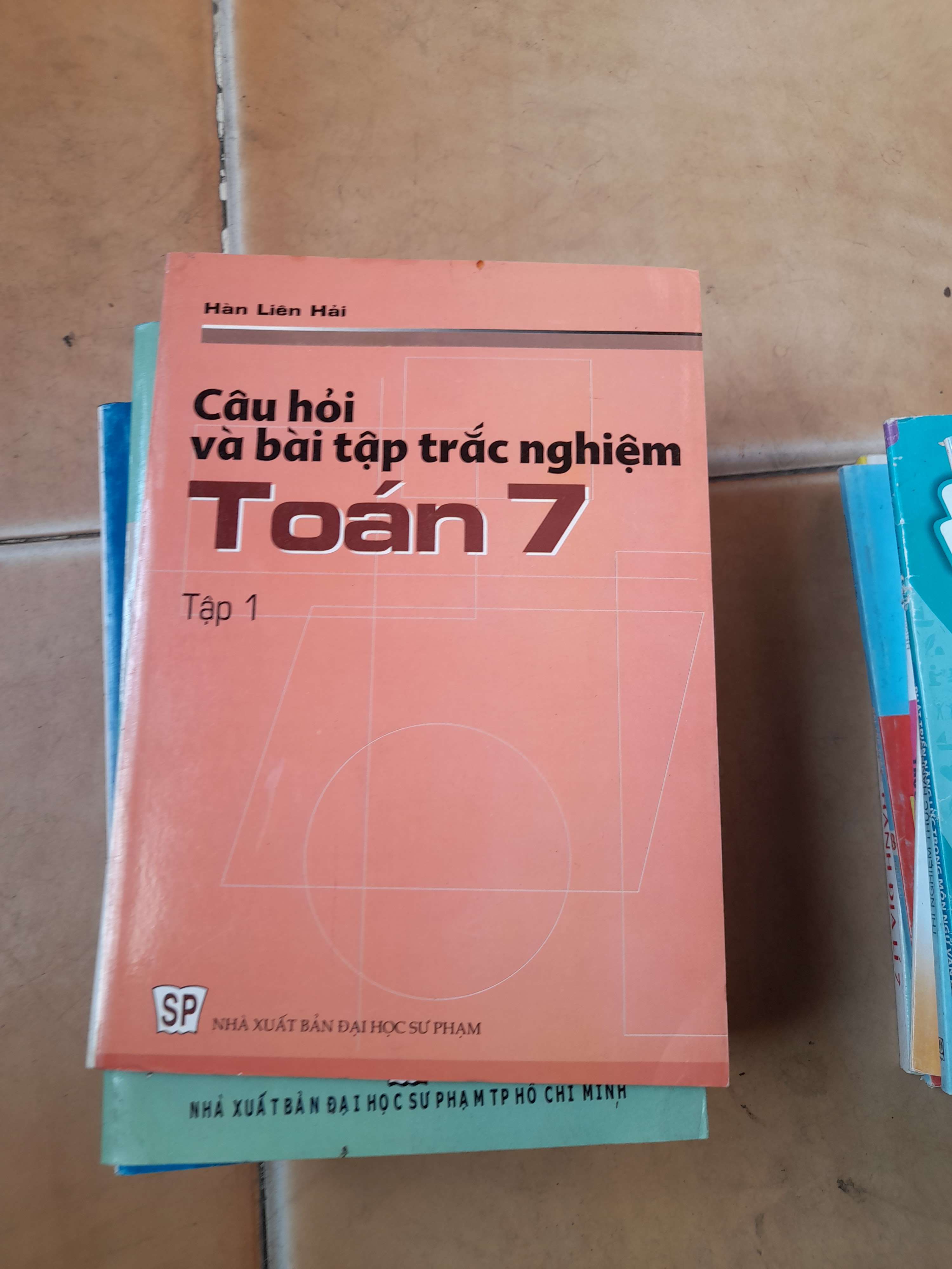 Câu hỏi và bài tập trắc nghiệm Toán 7 (Tập 1) - Hàn Liên Hải 2004 (Tham khảo - luyện thi) VAVO1304-AK3T4