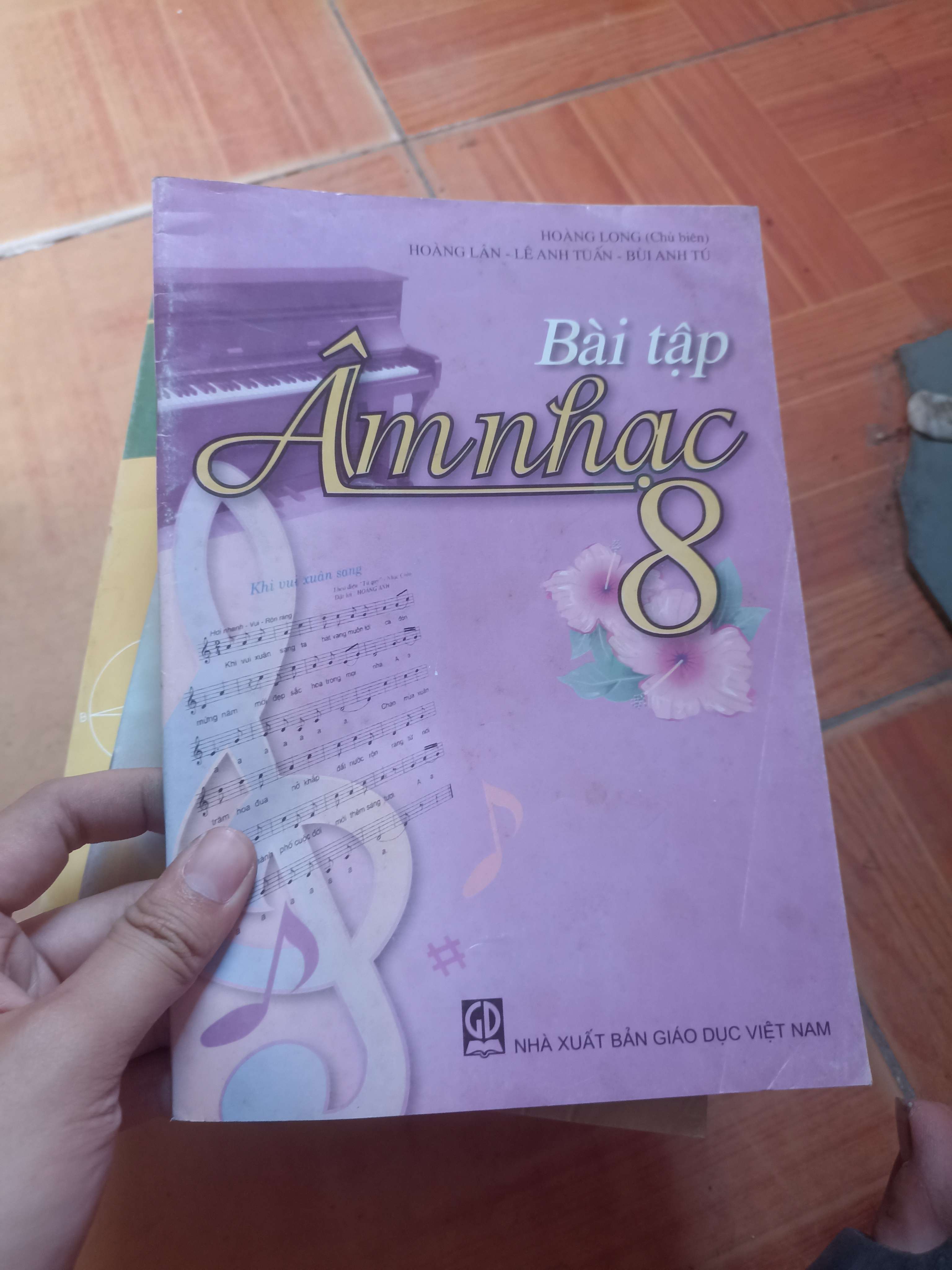Bài tập âm nhạc 8 - Hoàng Lân 2010 (Giáo khoa) VAVO1304-AK3ST3