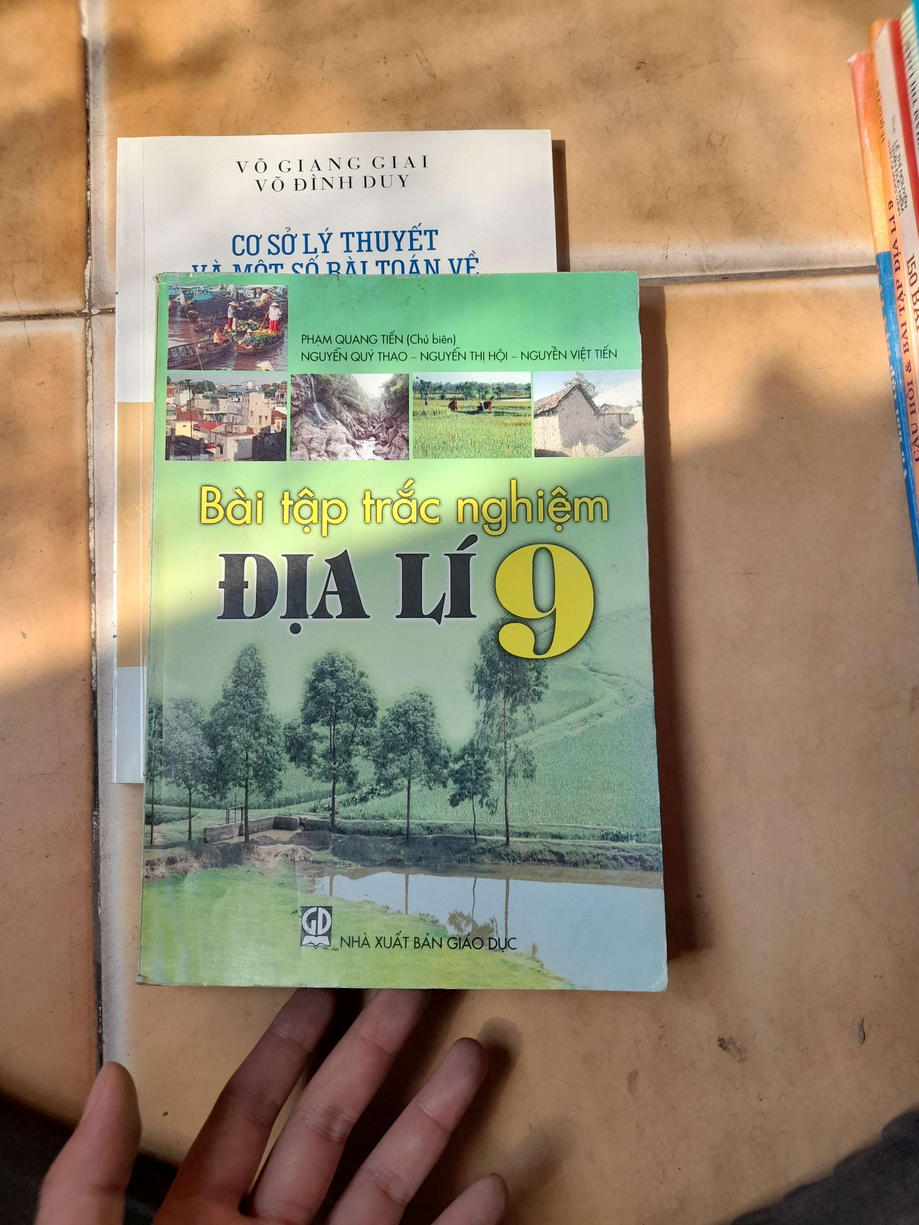Bài Tập Trắc Nghiệm Địa Lí 9 - Phạm Quang Tiến, Nguyễn Quý Thao, Nguyễn Thi Hồi, Nguyễn Việt Tiến 2007 (Tham khảo - luyện thi) VAVO1304-AK3T3