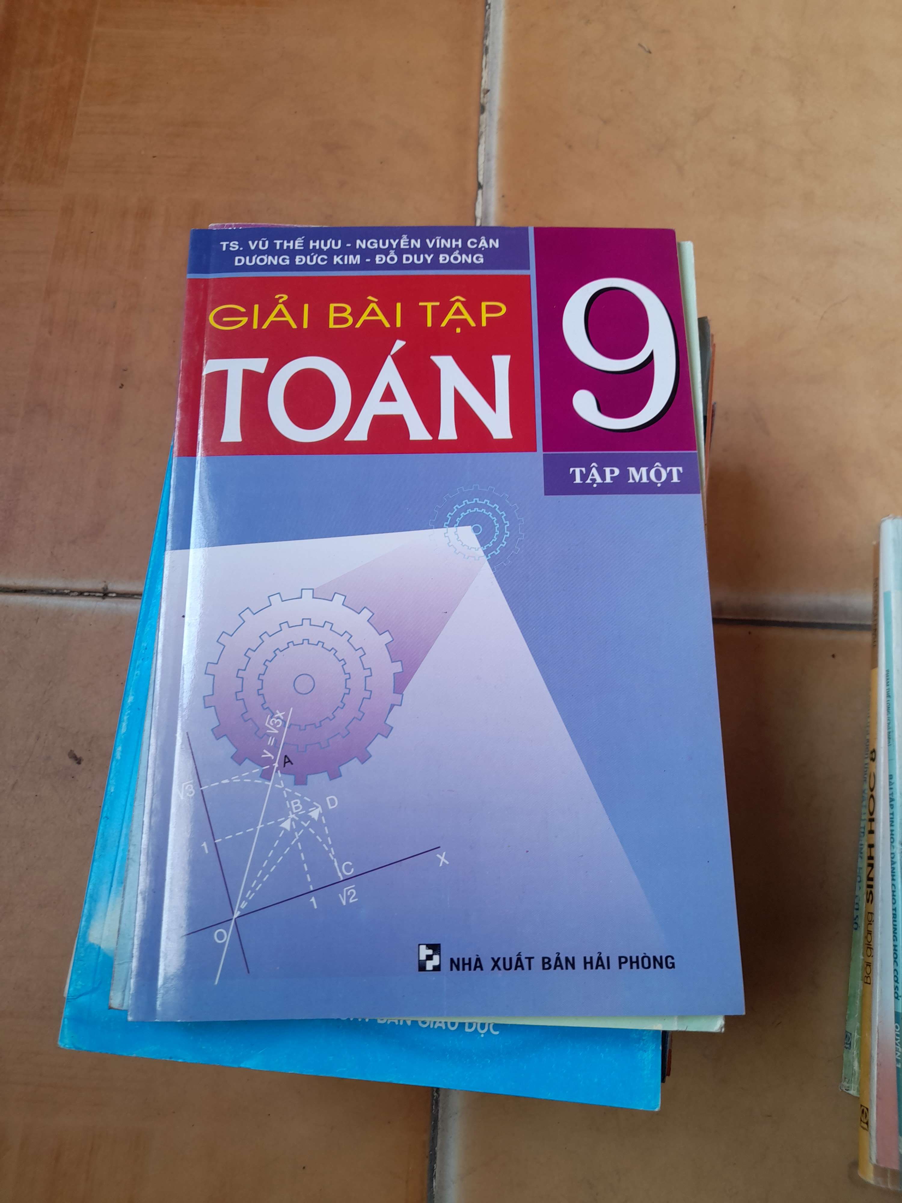 Giải Bài Tập Toán 9 (Tập 1) - Vũ Thế Hựu, Nguyễn Vĩnh Cận, Dương Đức Kim, Đỗ Duy Đồng 2016 (Giáo khoa) VAVO1304-AK3T4