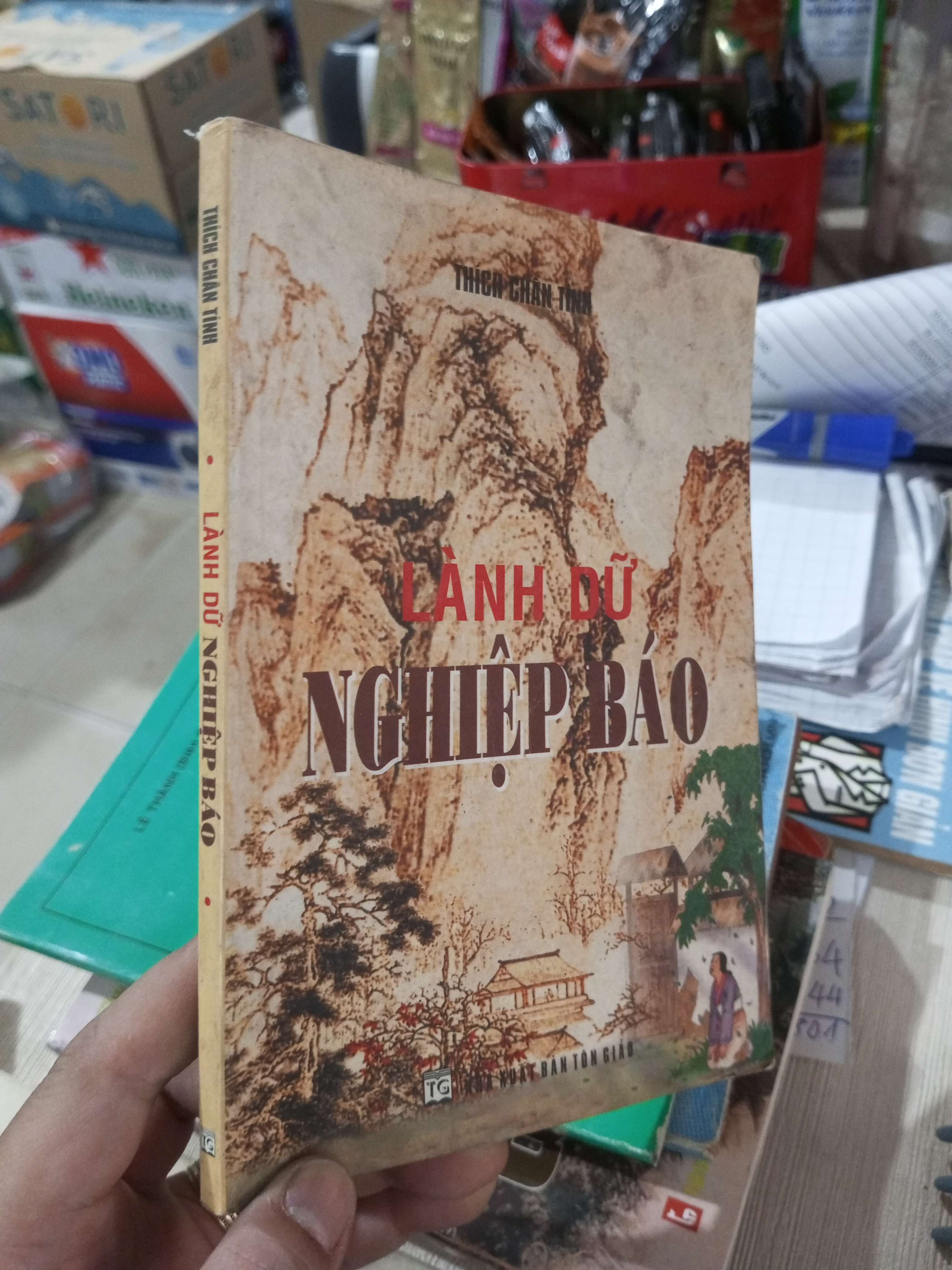 Lành Dữ Nghiệp Báo - Thích Chân Tính 2005 mới 80% ố bẩn có mộc (Sách văn học) HCM1304 (NSX)