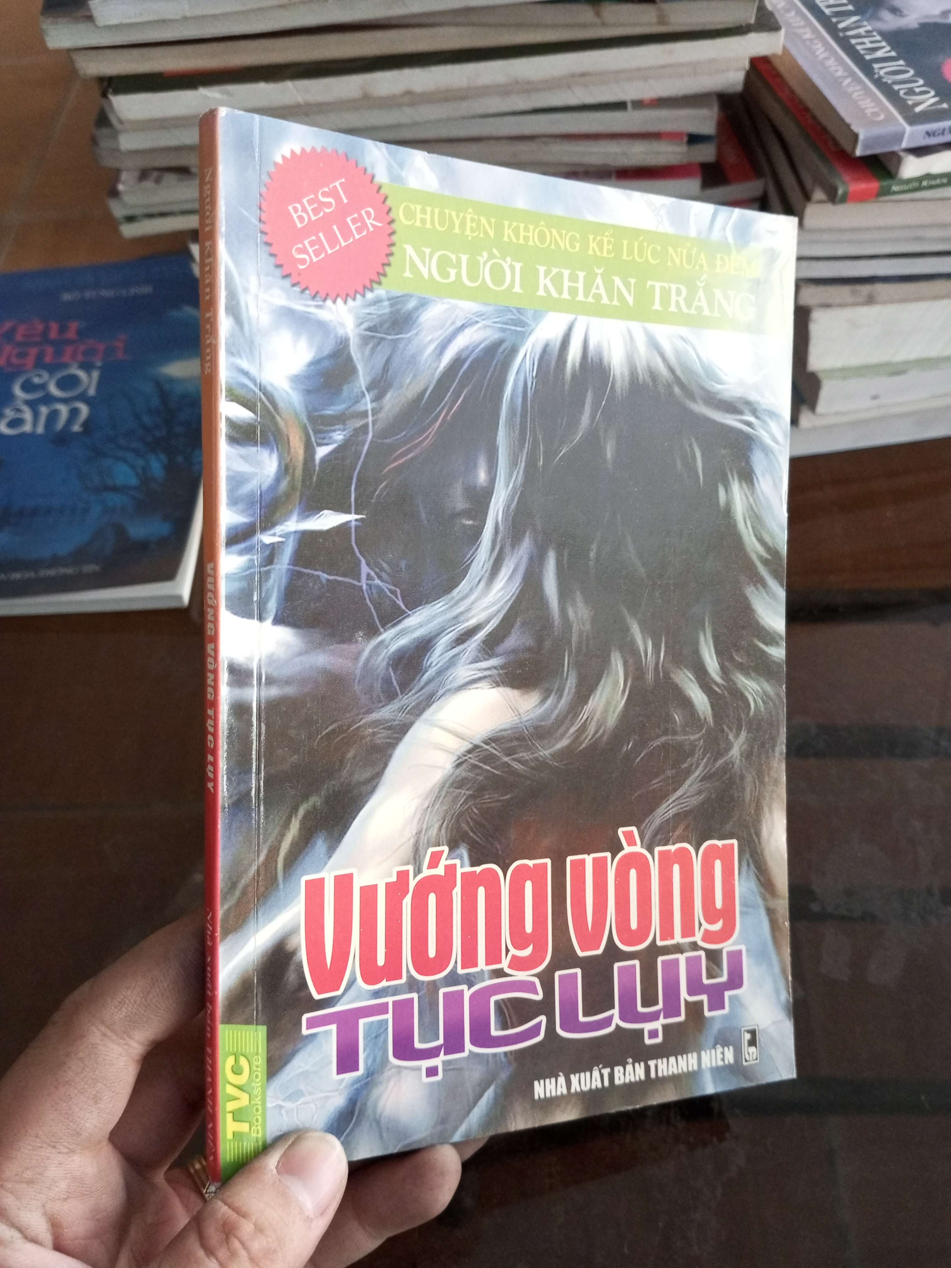 Vướng vòng tục lụy - Người Khăn Trắng 2010 (Truyện kinh dị) VAVO1304-A0
